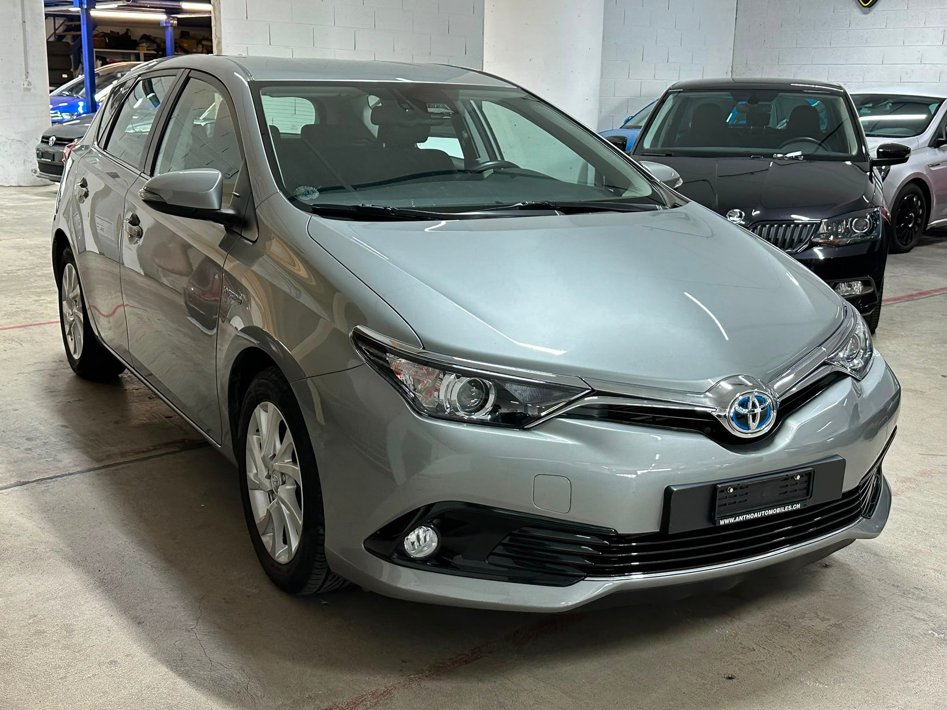 TOYOTA Auris 1.8 HSD Comfort e-CVT-image-1
