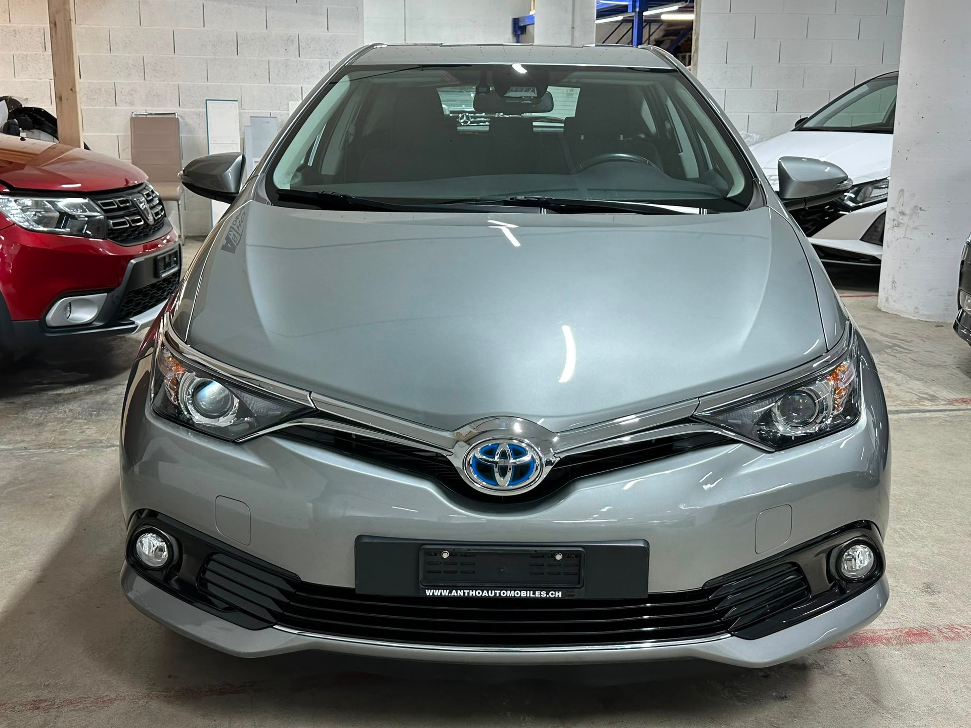 TOYOTA Auris 1.8 HSD Comfort e-CVT-image-2