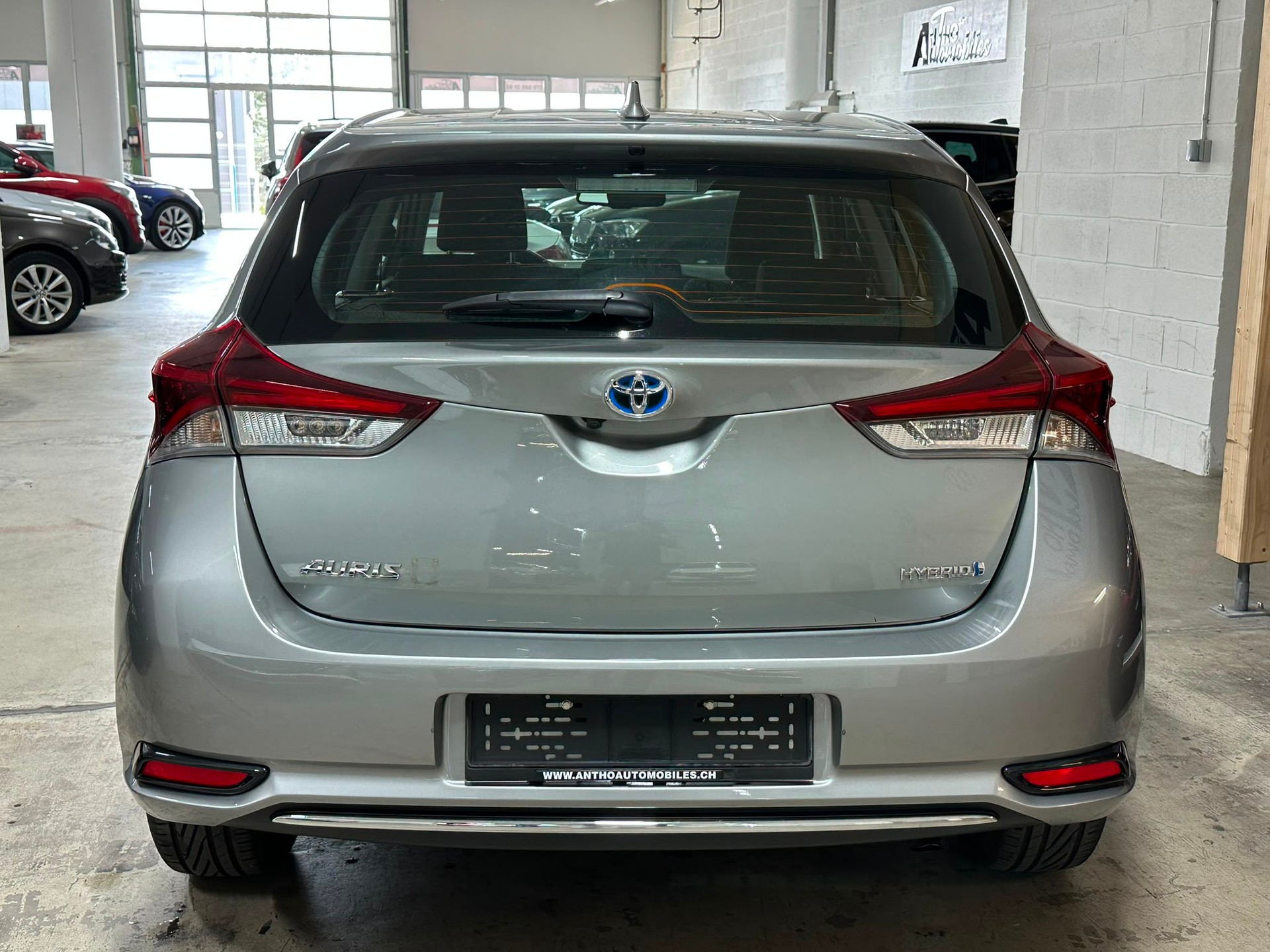TOYOTA Auris 1.8 HSD Comfort e-CVT-image-5