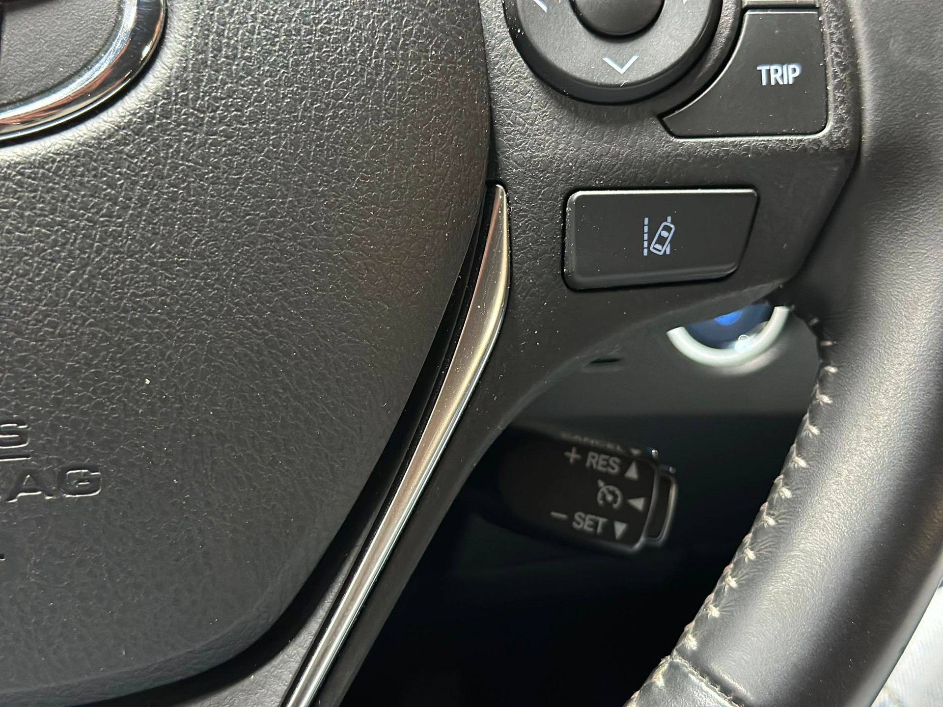 TOYOTA Auris 1.8 HSD Comfort e-CVT-image-11