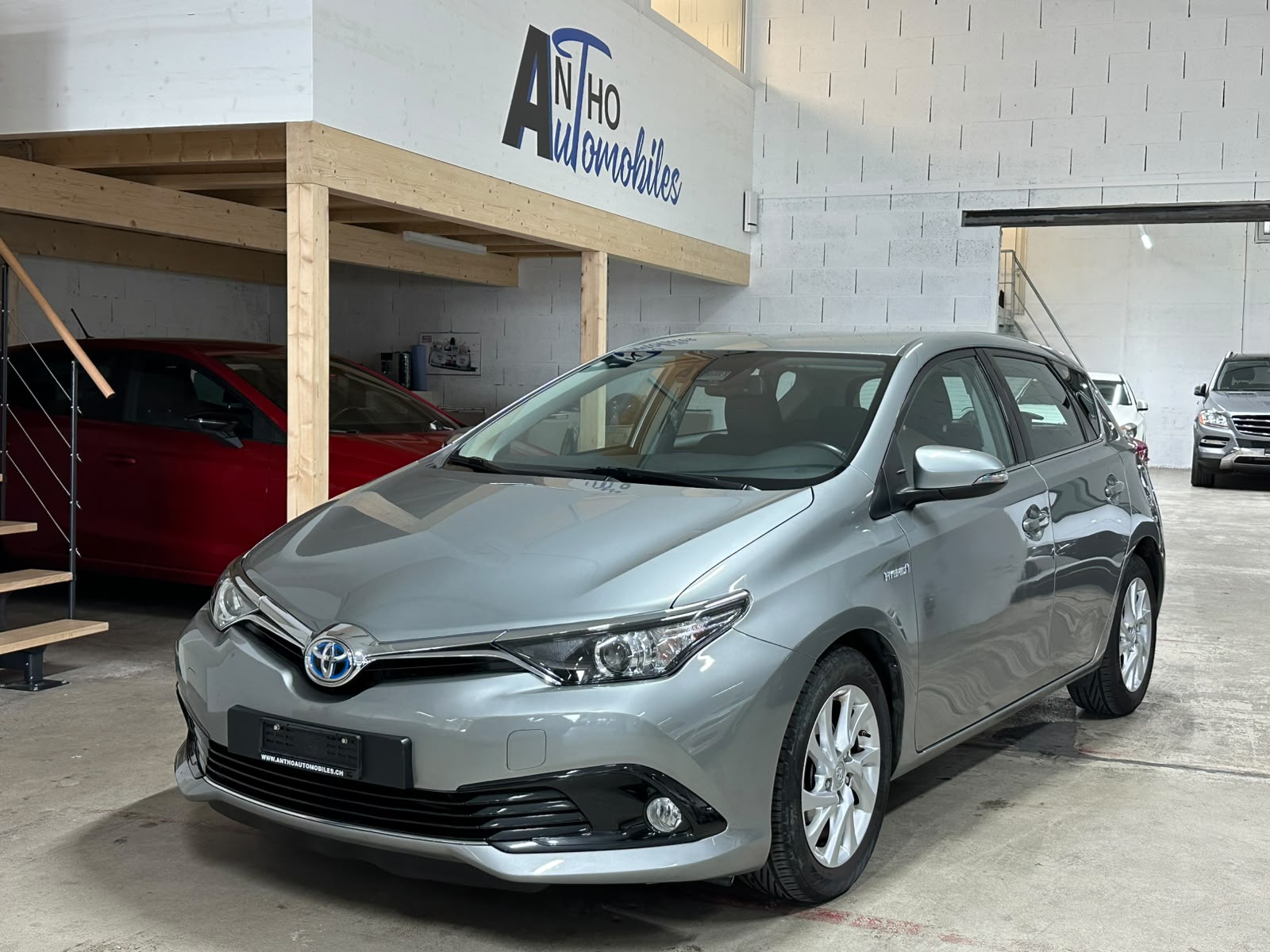 TOYOTA Auris 1.8 HSD Comfort e-CVT