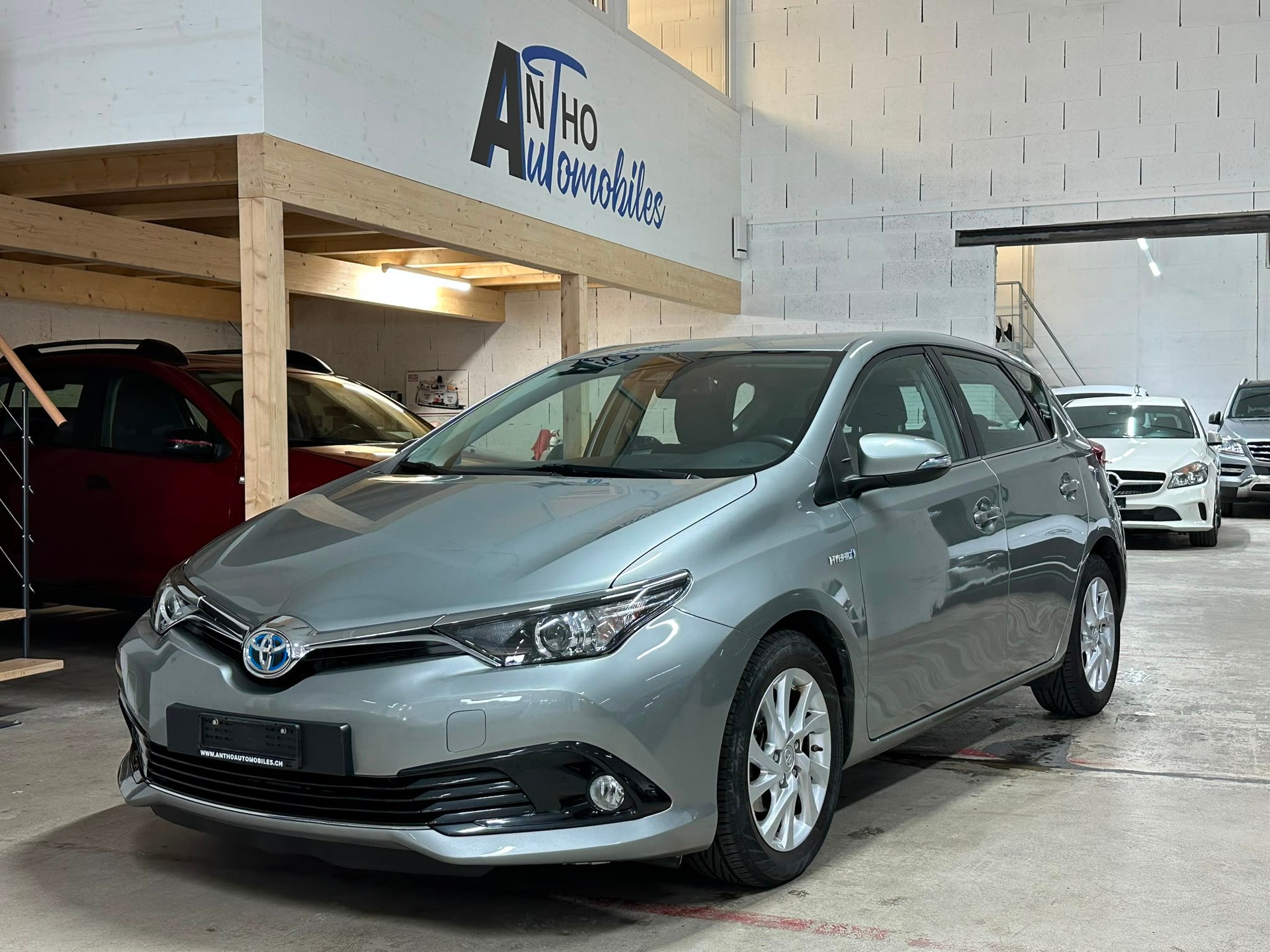 TOYOTA Auris 1.8 HSD Comfort e-CVT-image-0