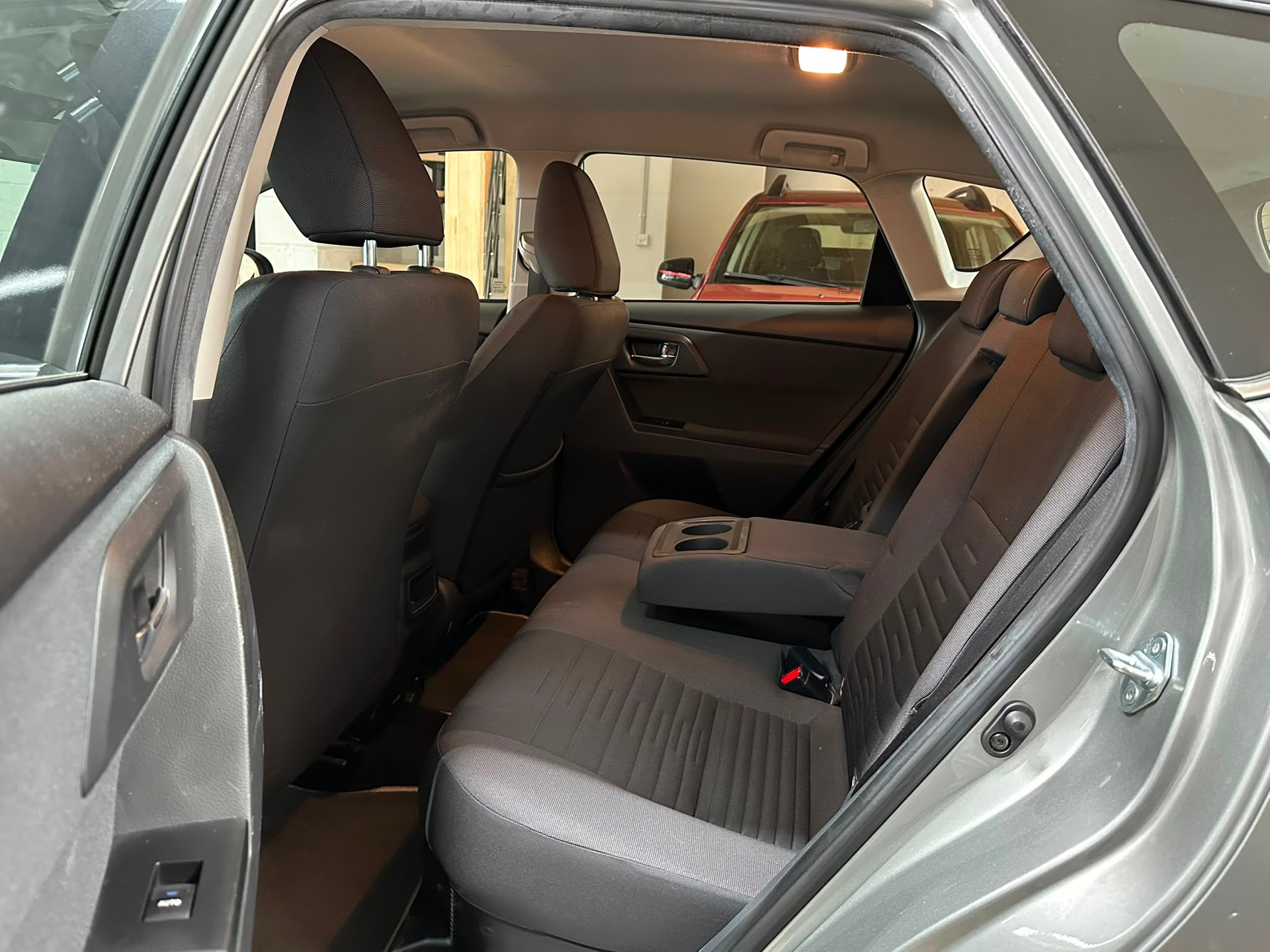 TOYOTA Auris 1.8 HSD Comfort e-CVT-image-6