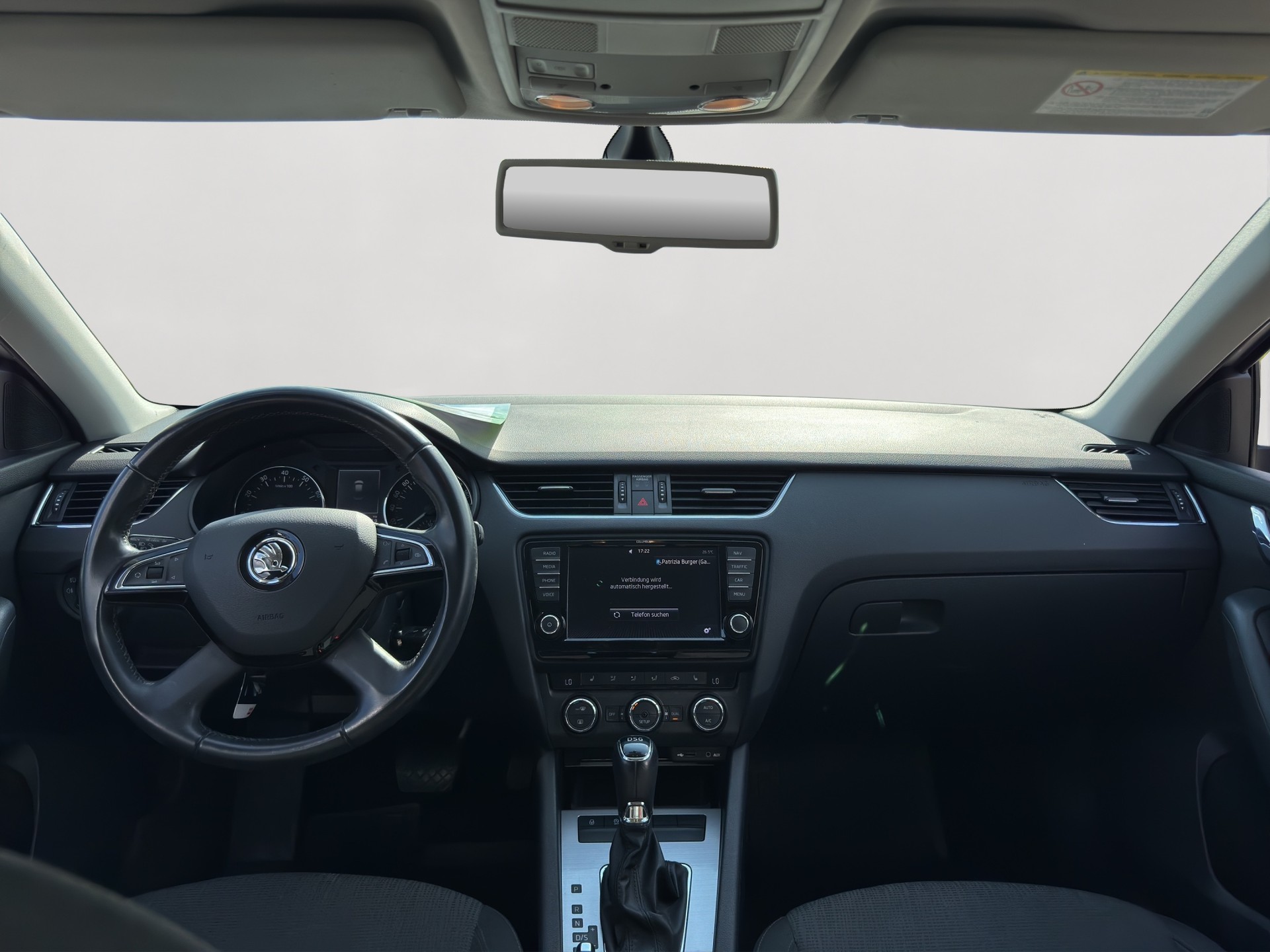 SKODA Octavia Combi 1.8 TSI Ambition DSG-image-9