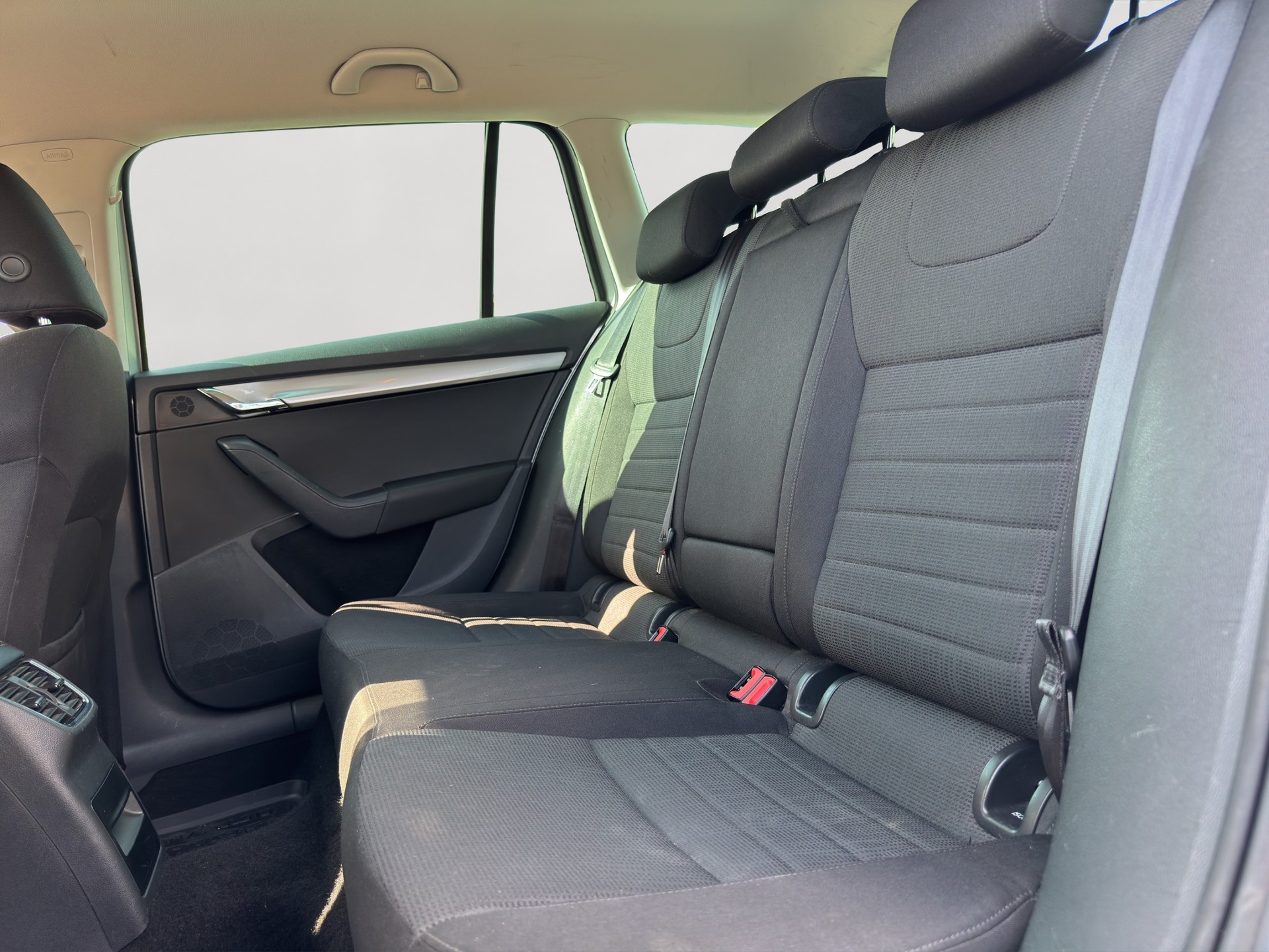SKODA Octavia Combi 1.8 TSI Ambition DSG-image-14