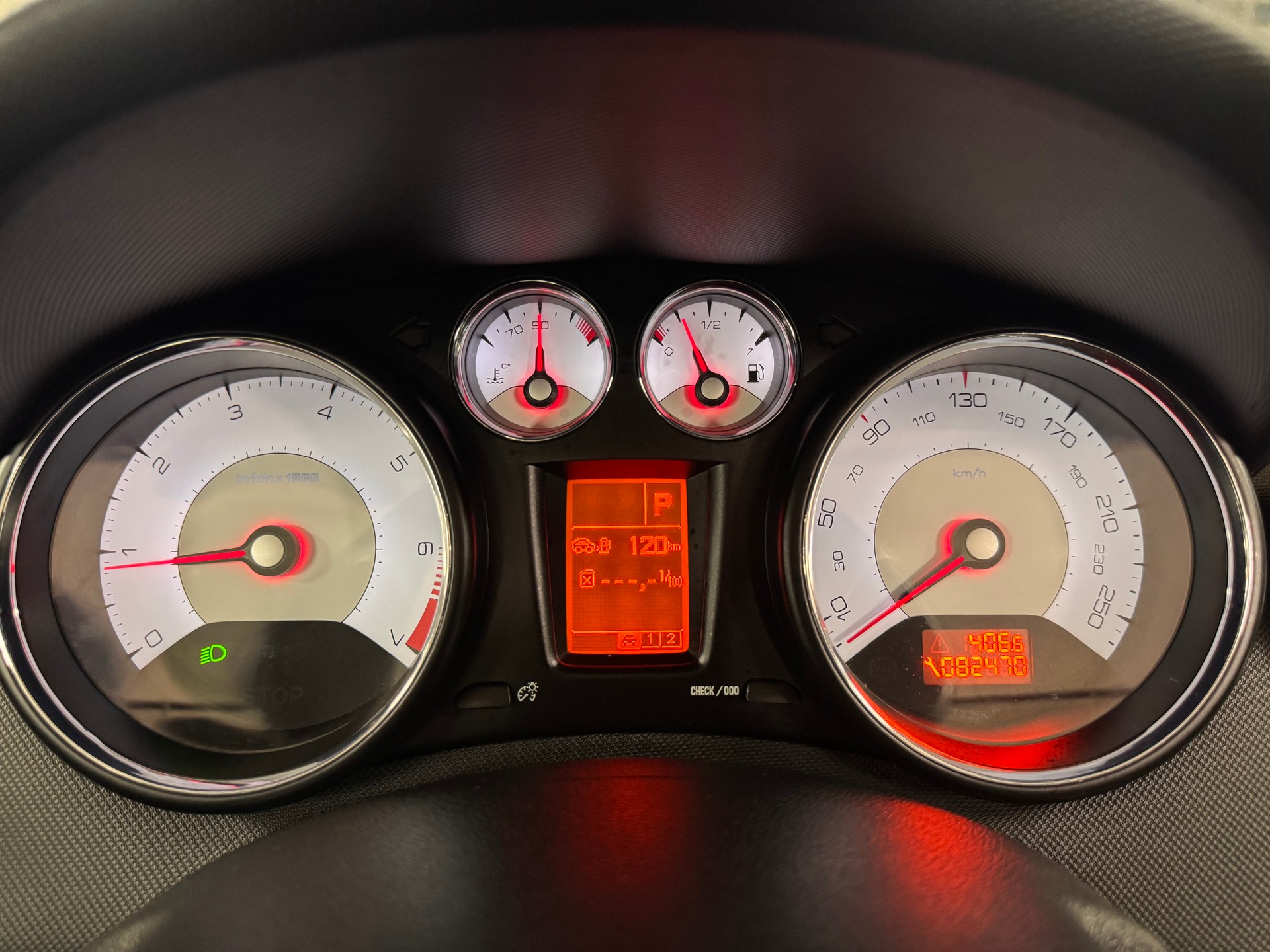 PEUGEOT 308 CC 1.6 16V Turbo Platinum Automatic-image-13