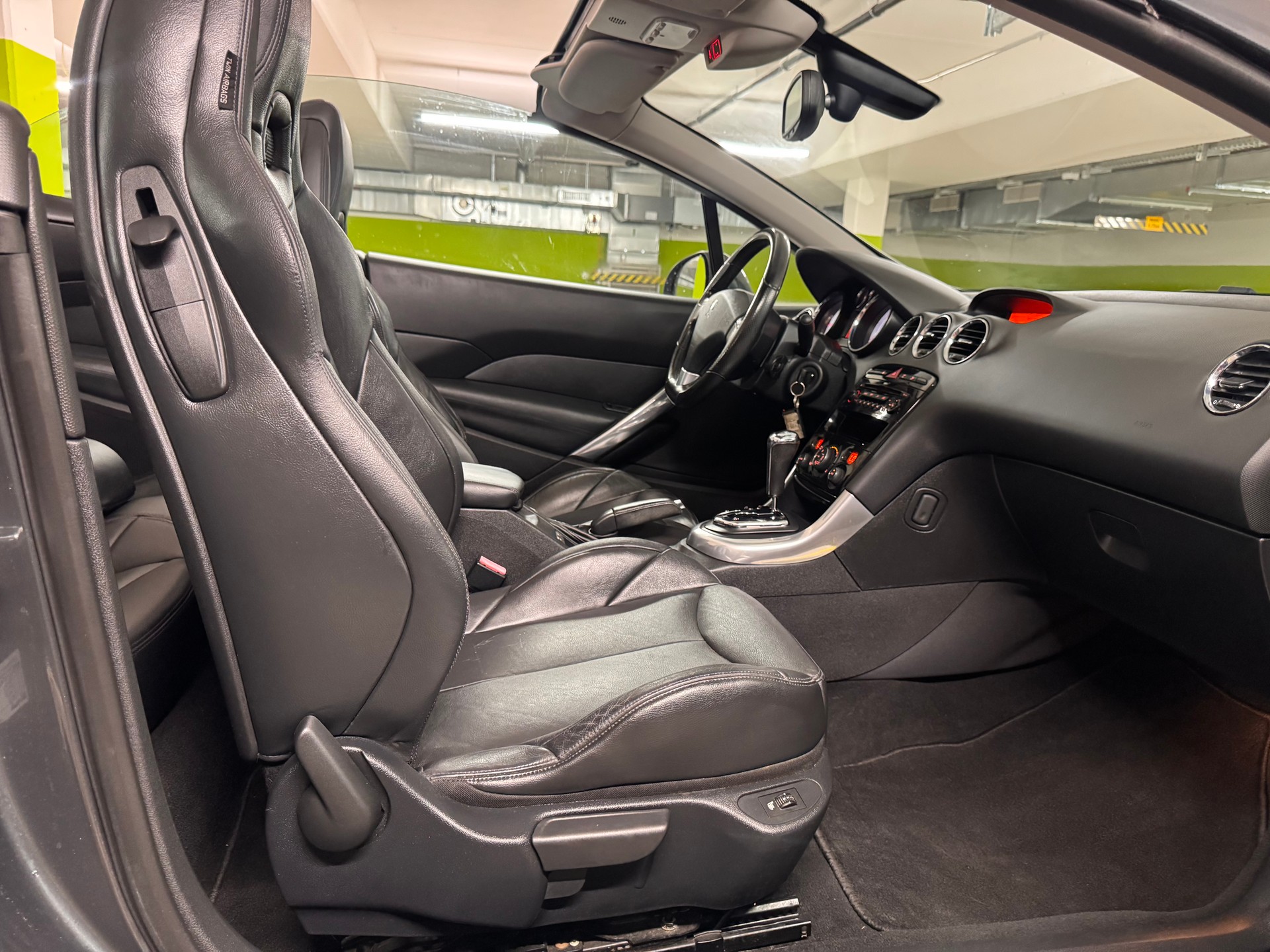 PEUGEOT 308 CC 1.6 16V Turbo Platinum Automatic-image-12