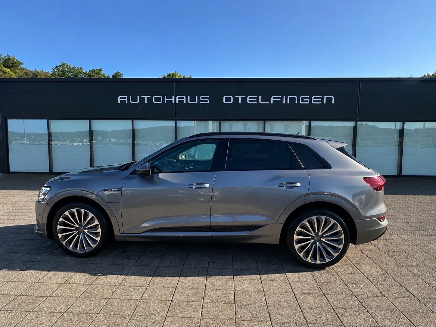 AUDI e-tron 55 Advanced quattro-image-0