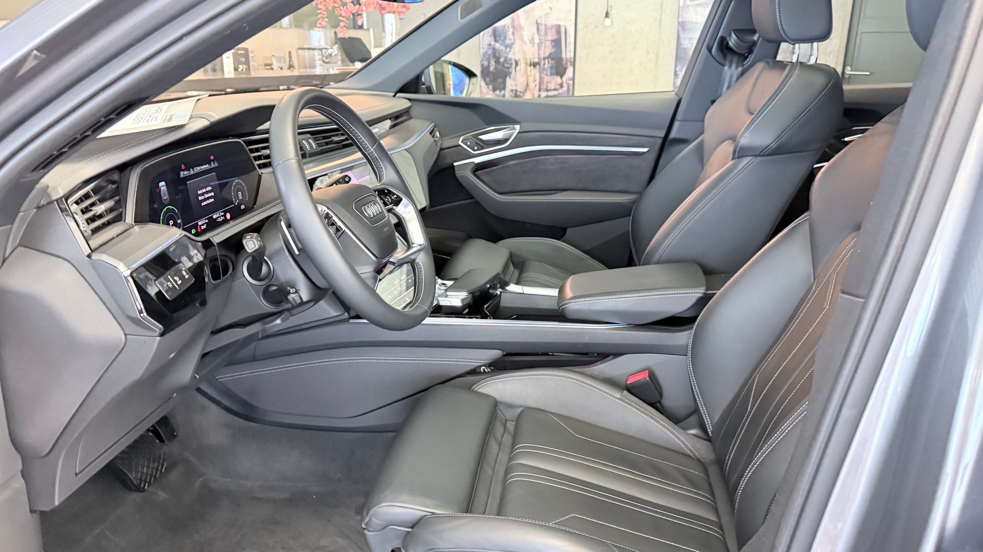 AUDI e-tron 55 Advanced quattro-image-10