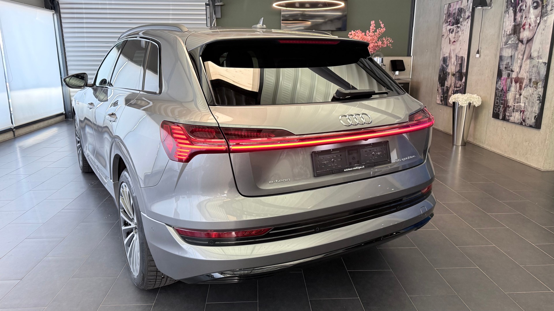 AUDI e-tron 55 Advanced quattro-image-18
