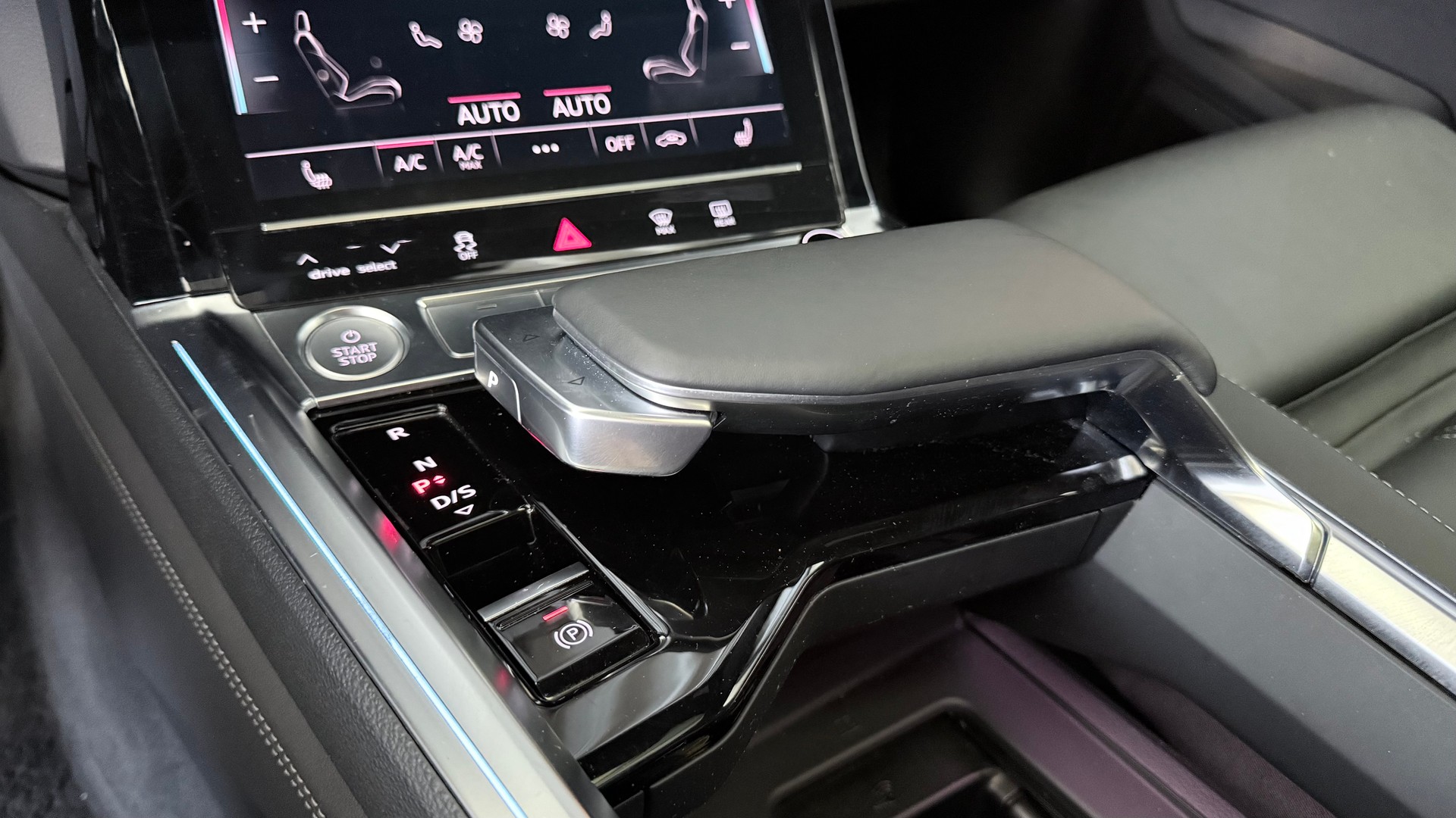 AUDI e-tron 55 Advanced quattro-image-22