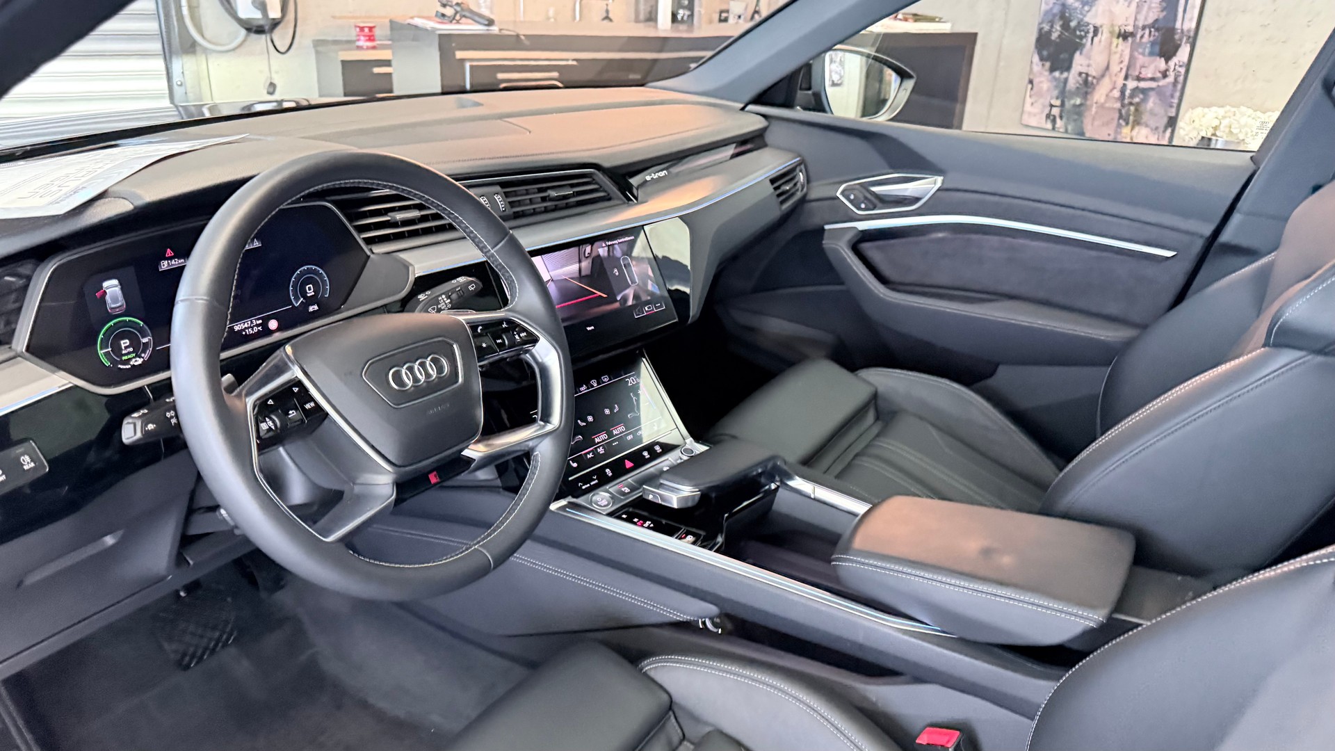 AUDI e-tron 55 Advanced quattro-image-9