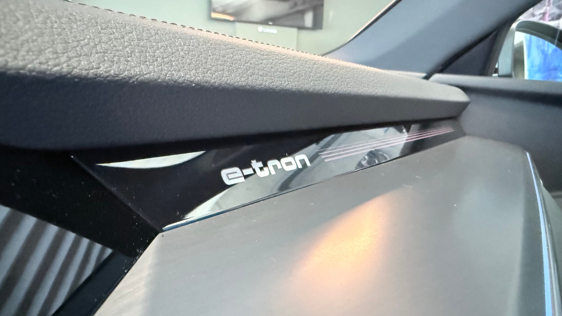 AUDI e-tron 55 Advanced quattro-image-23