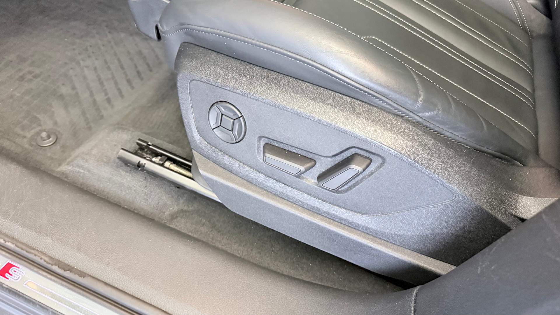 AUDI e-tron 55 Advanced quattro-image-11