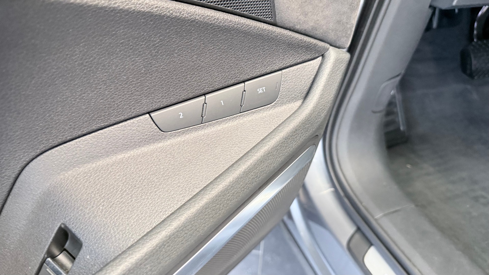 AUDI e-tron 55 Advanced quattro-image-13