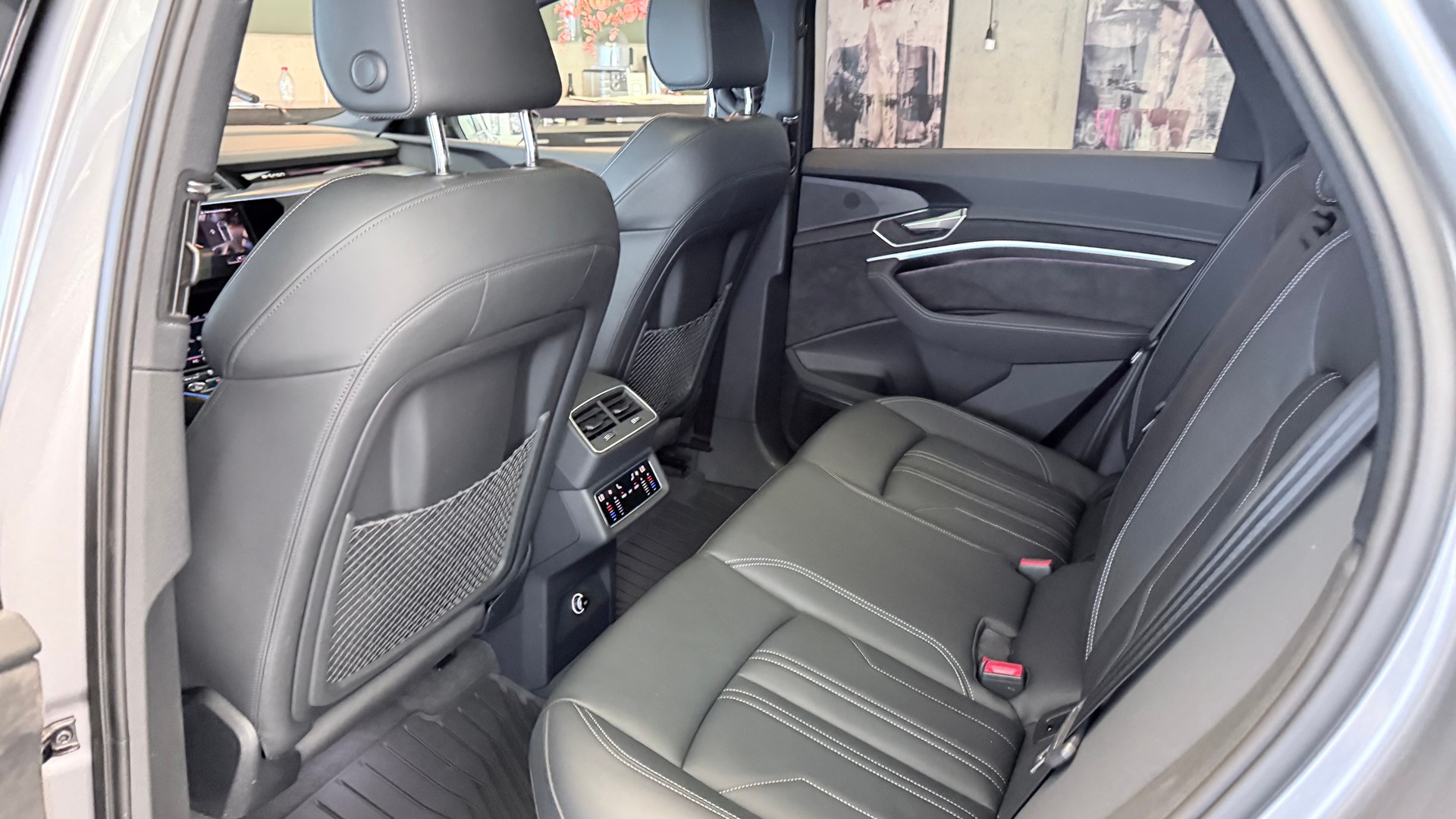 AUDI e-tron 55 Advanced quattro-image-8