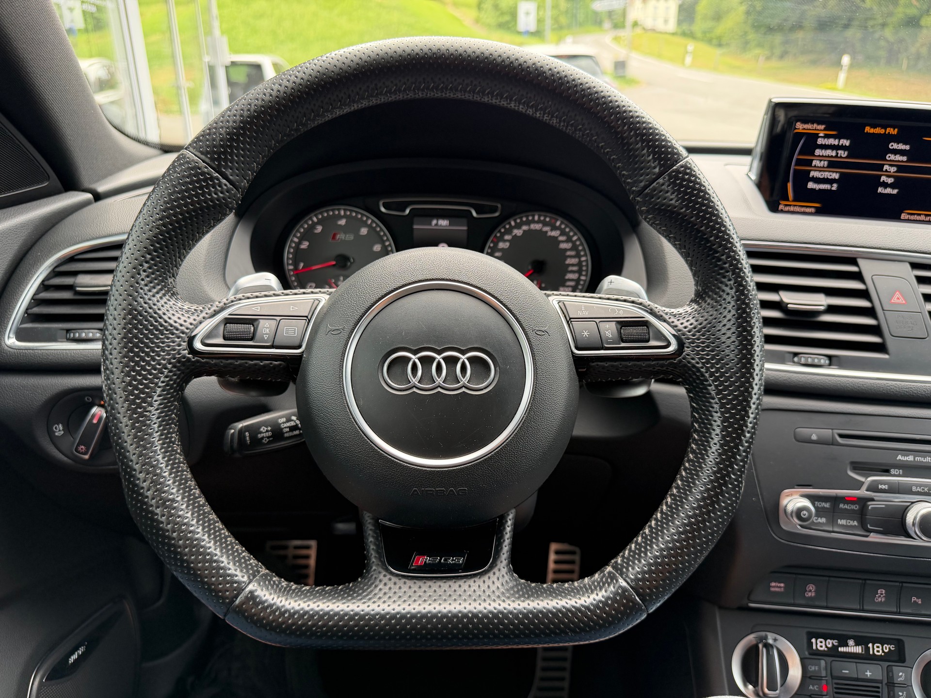 AUDI RS Q3 2.5 TFSI quattro S-tronic-image-16
