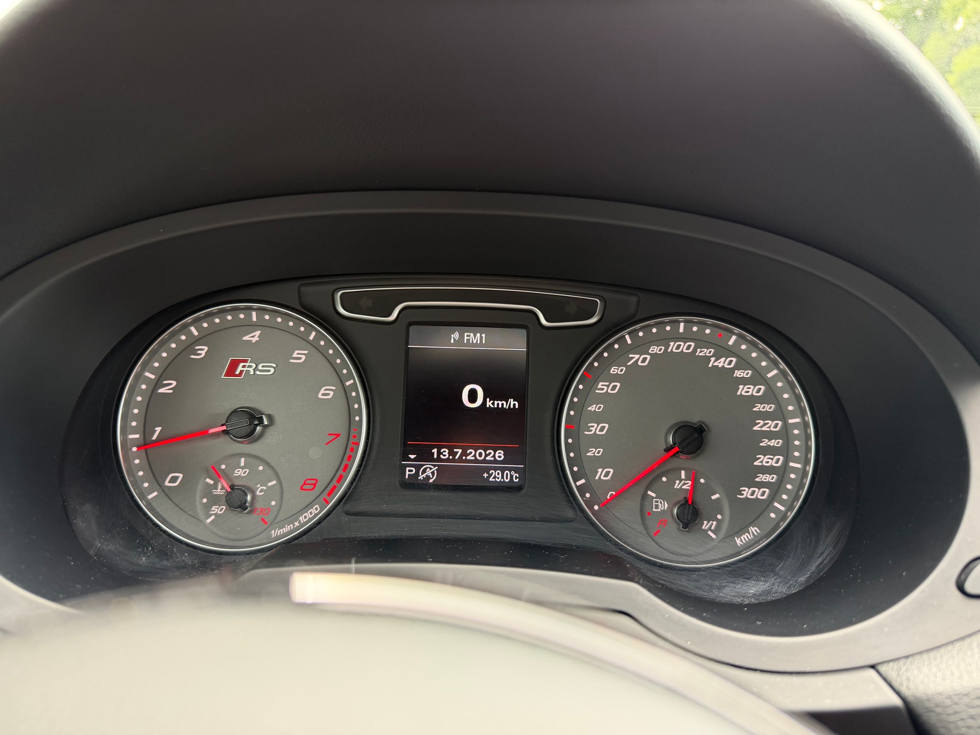 AUDI RS Q3 2.5 TFSI quattro S-tronic-image-15