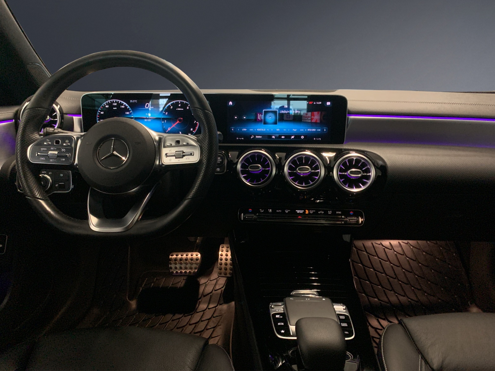 MERCEDES-BENZ CLA 220 AMG Line 4Matic-image-6