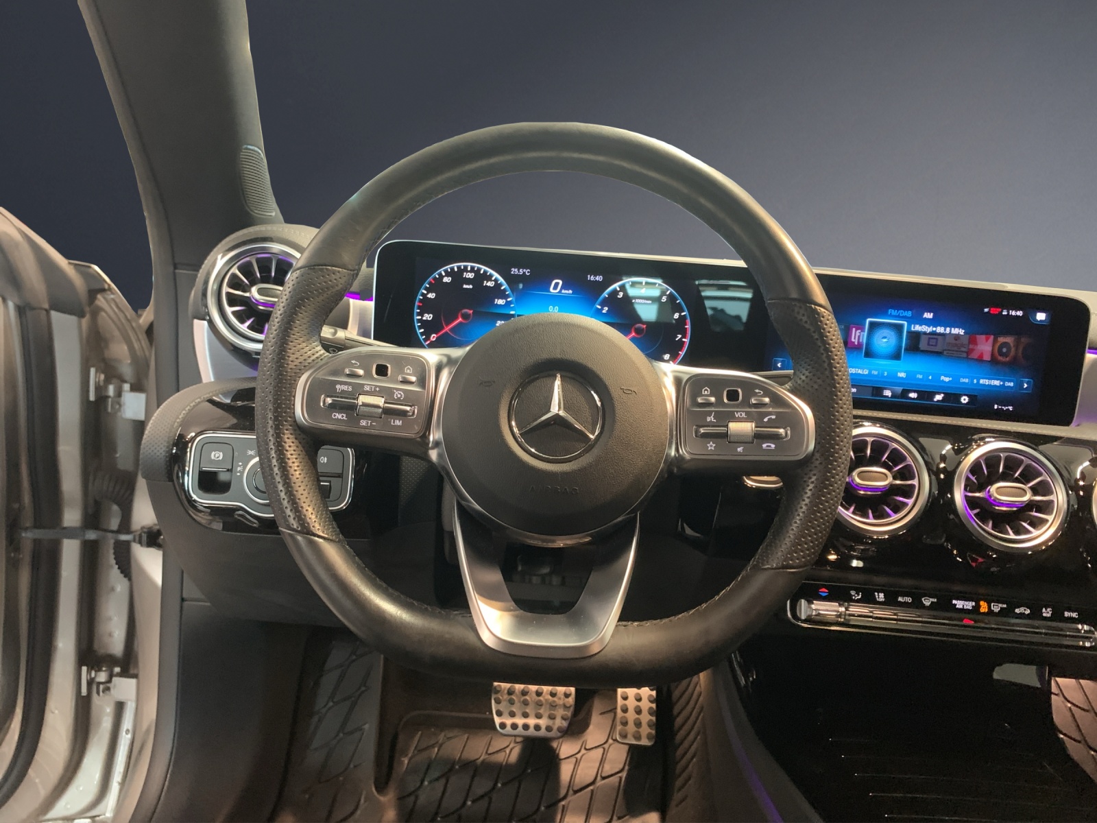MERCEDES-BENZ CLA 220 AMG Line 4Matic-image-7
