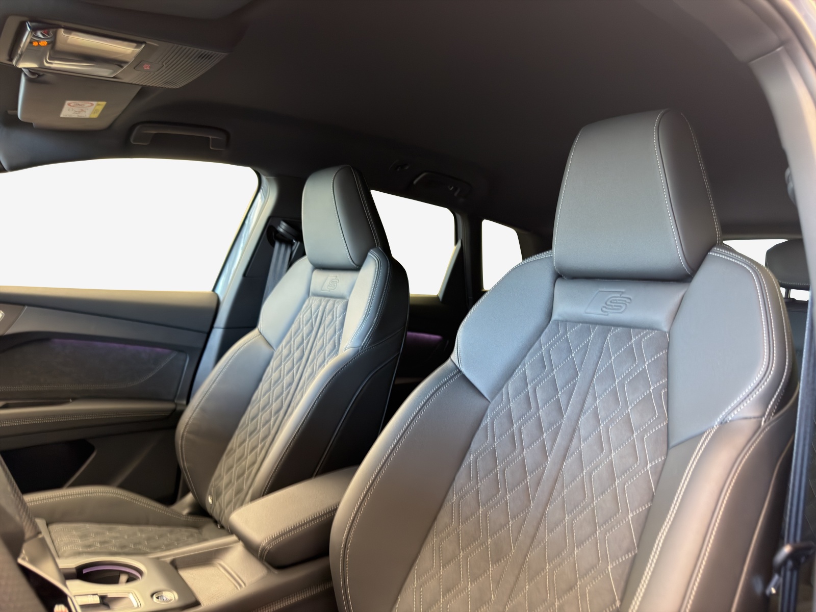 AUDI Q4 e-tron SUV quattro performance Swiss Ski-image-14