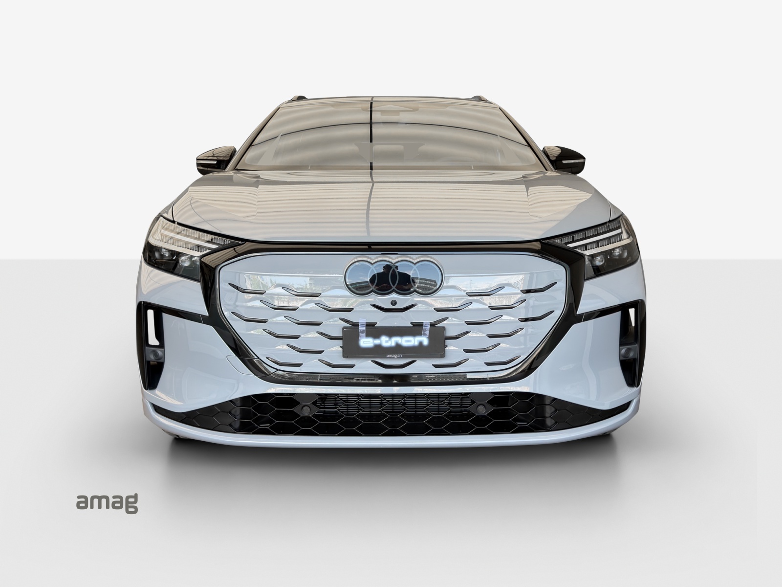 AUDI Q4 e-tron SUV quattro performance Swiss Ski-image-6
