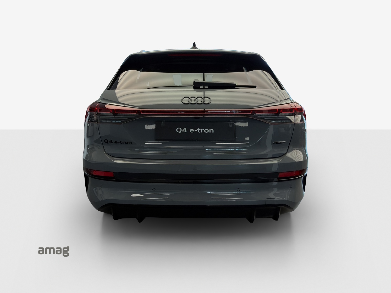 AUDI Q4 e-tron SUV quattro performance Swiss Ski-image-3