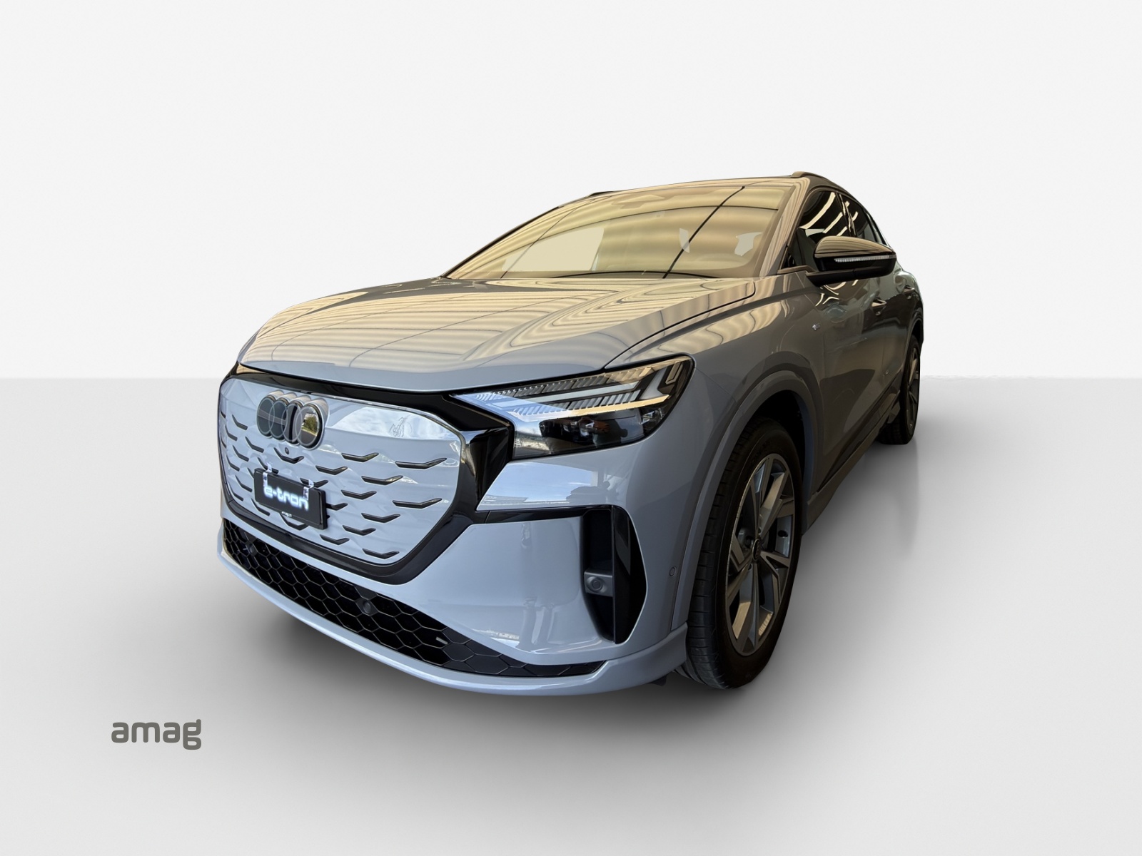 AUDI Q4 e-tron SUV quattro performance Swiss Ski-image-0