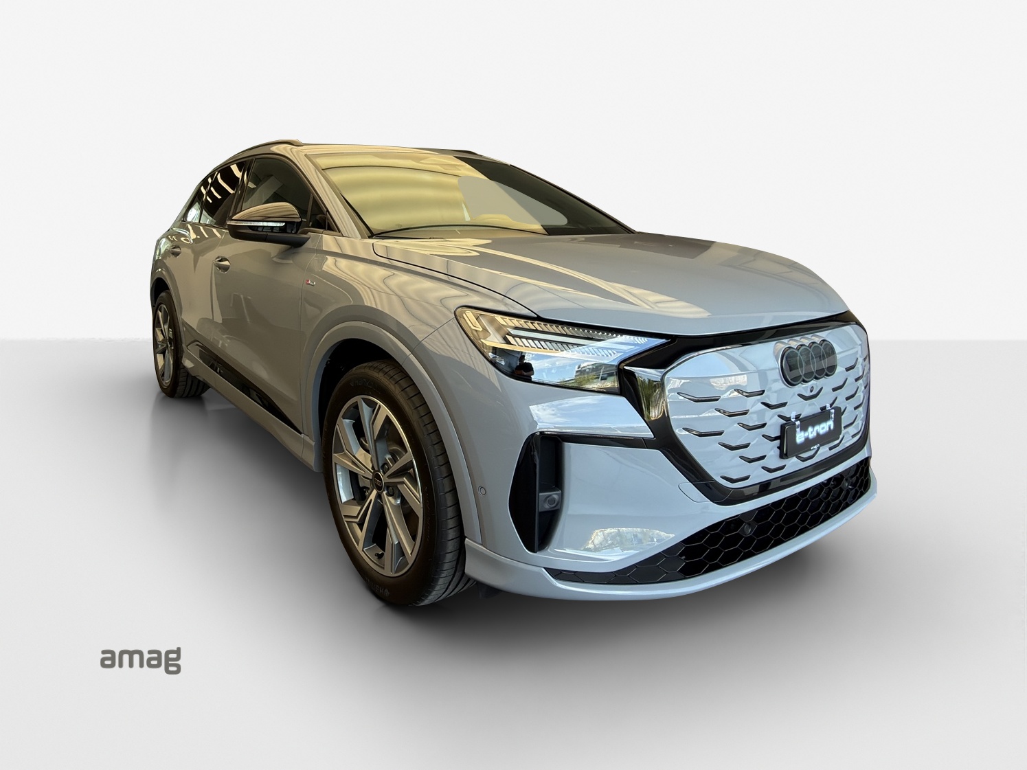 AUDI Q4 e-tron SUV quattro performance Swiss Ski-image-5
