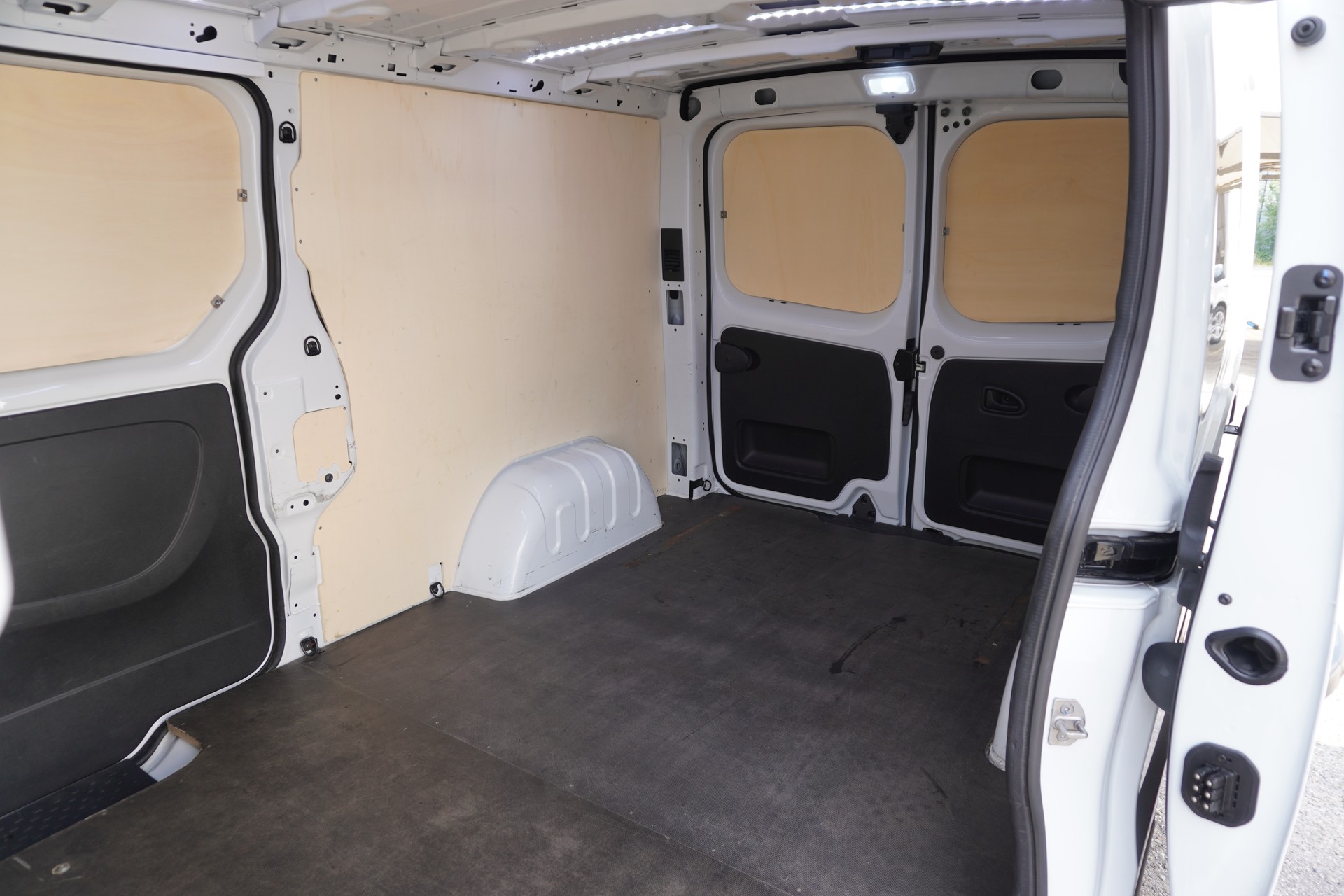RENAULT Trafic 2.0 Blue dCi110 Advance L2H1 EN 3-PLÄTZER!!!-image-13