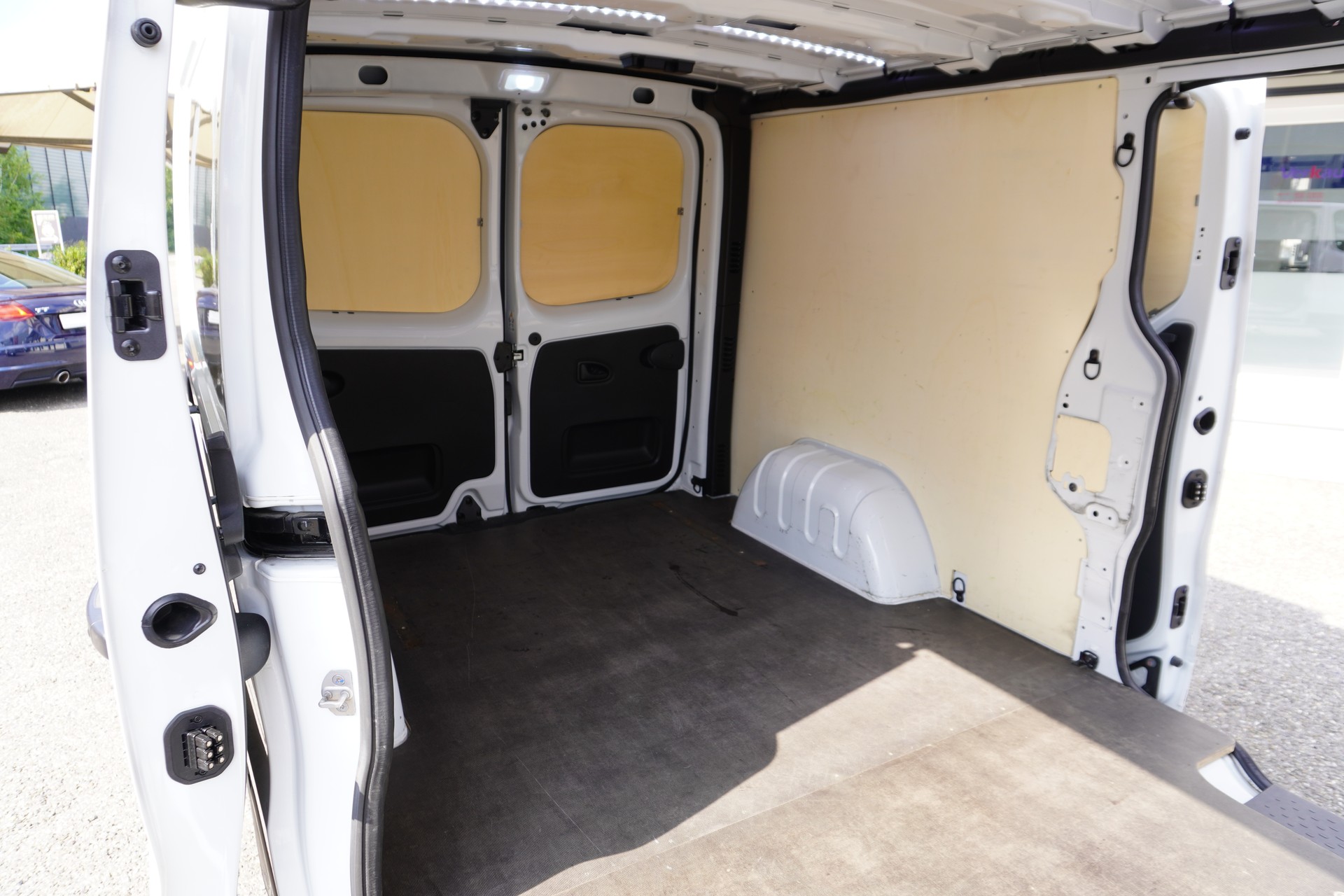 RENAULT Trafic 2.0 Blue dCi110 Advance L2H1 EN 3-PLÄTZER!!!-image-12