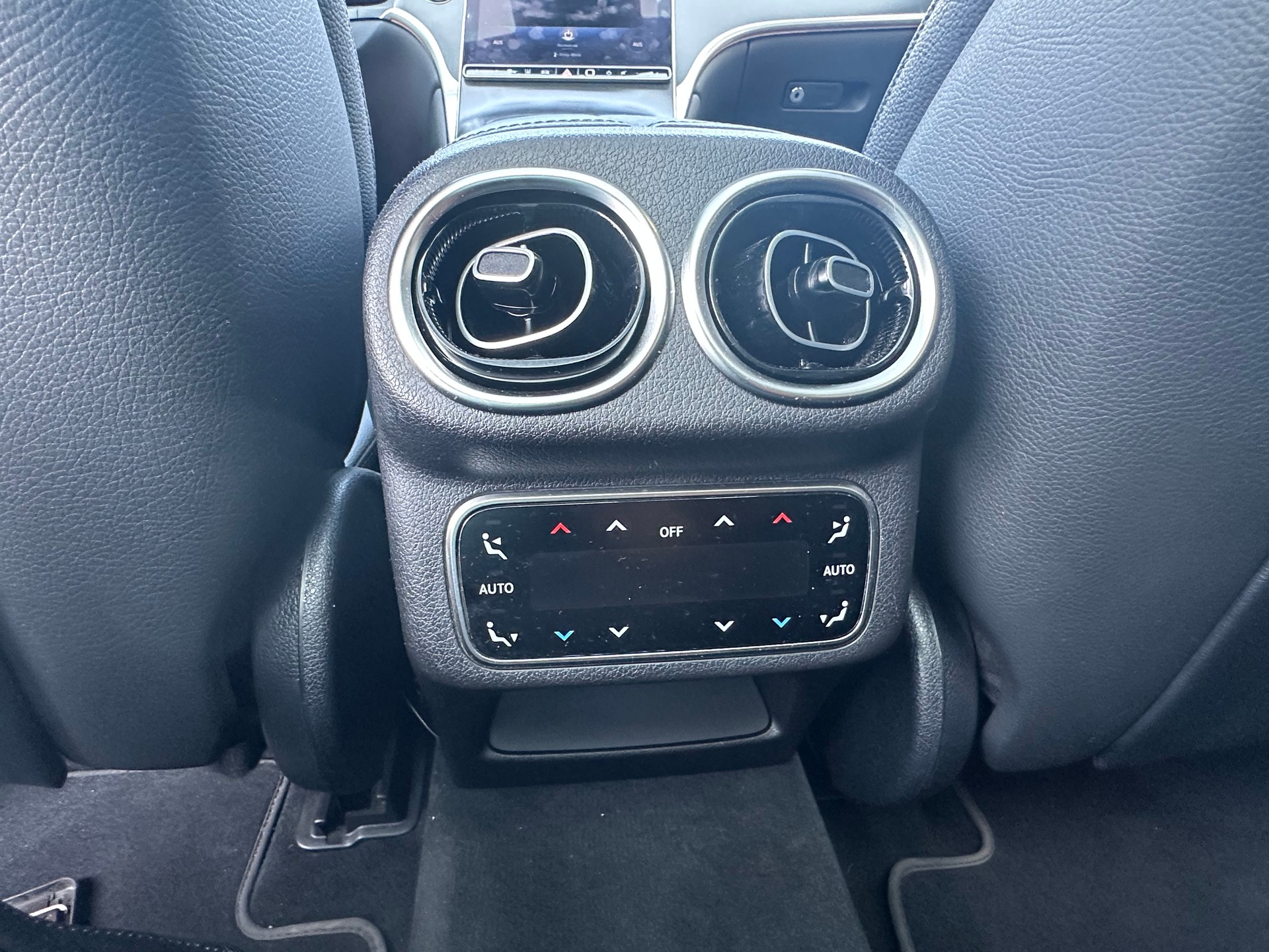 MERCEDES-BENZ GLC 300 4Matic AMG Line 9G-Tronic-image-10