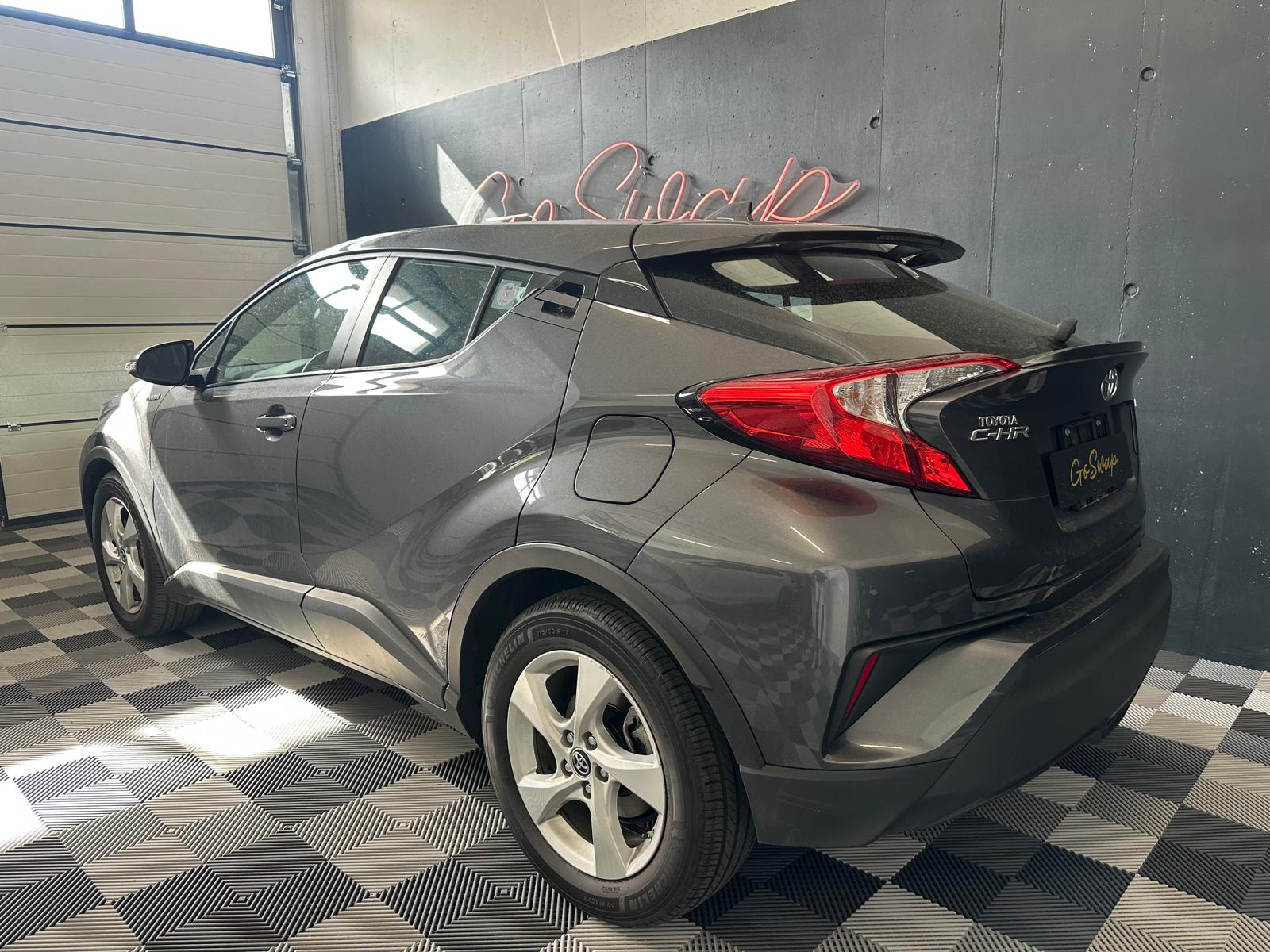 TOYOTA C-HR 1.8 HSD CVT Premium-image-3