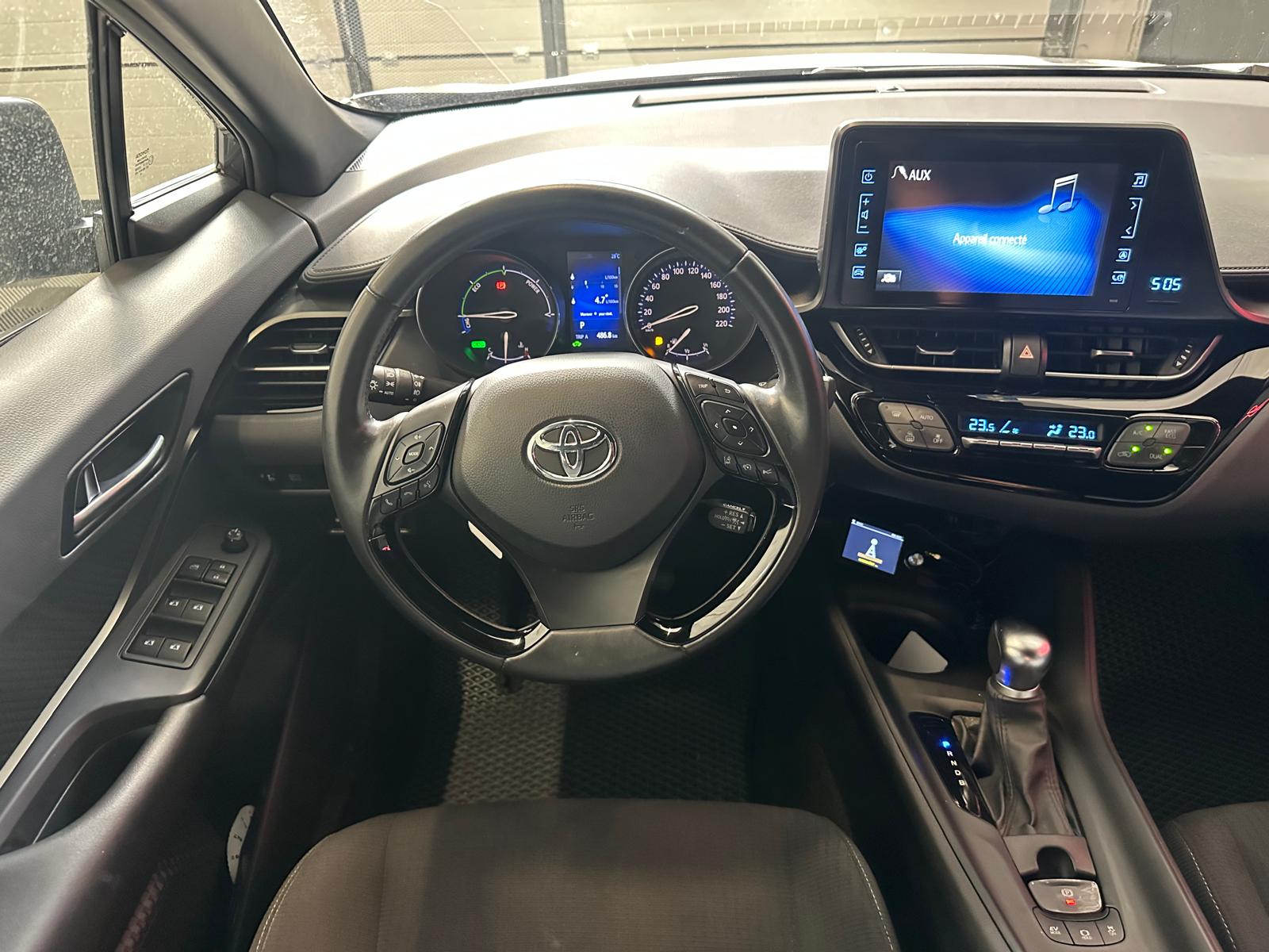 TOYOTA C-HR 1.8 HSD CVT Premium-image-16