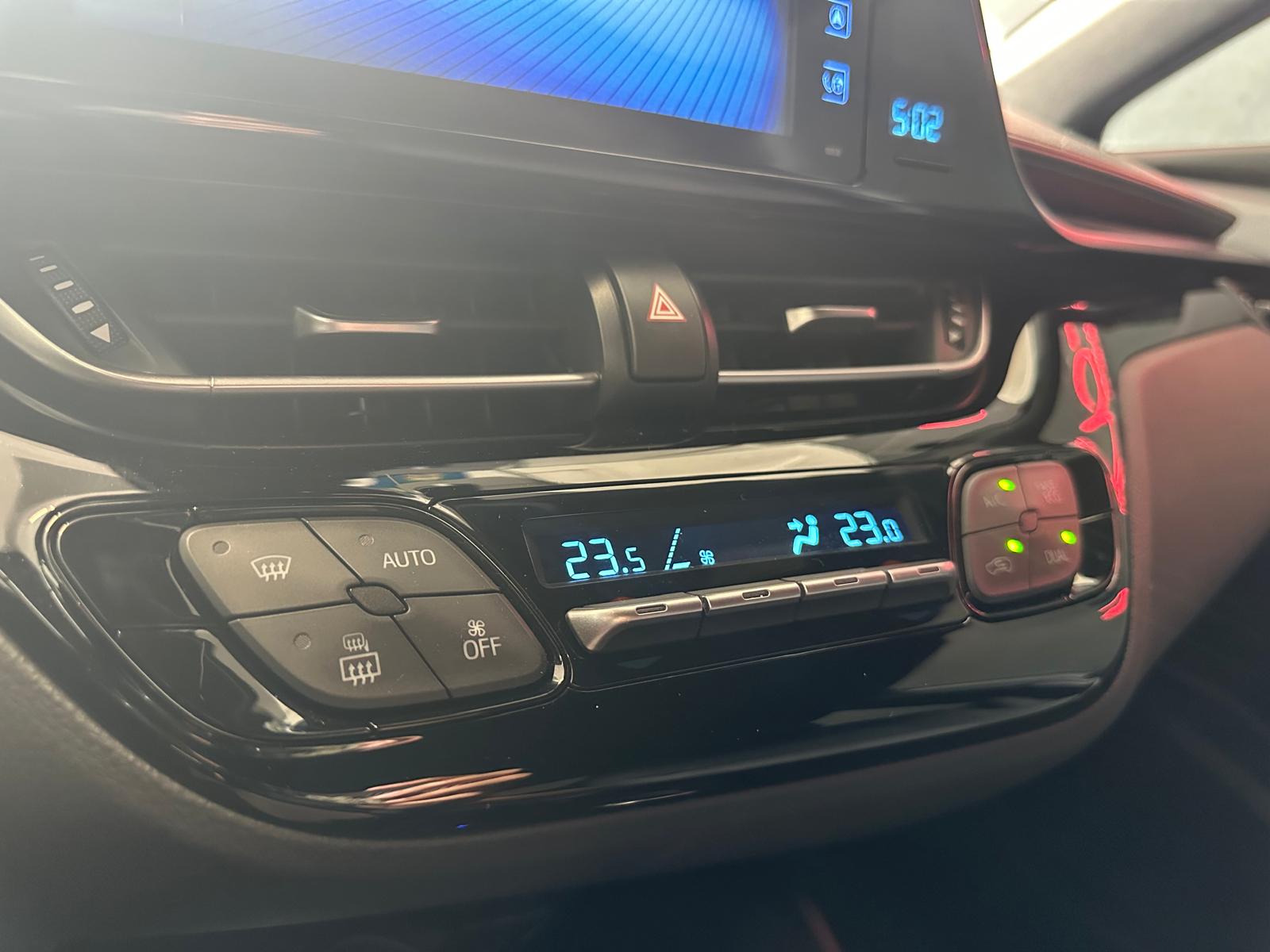 TOYOTA C-HR 1.8 HSD CVT Premium-image-23