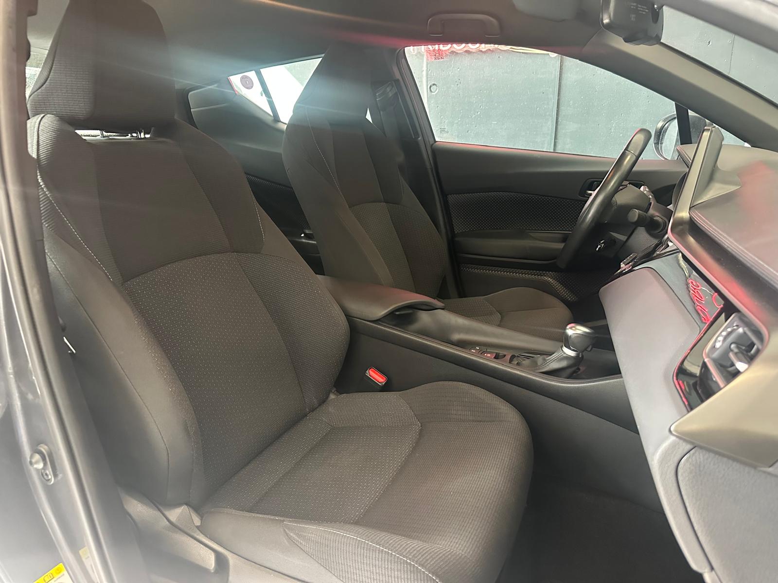 TOYOTA C-HR 1.8 HSD CVT Premium-image-12