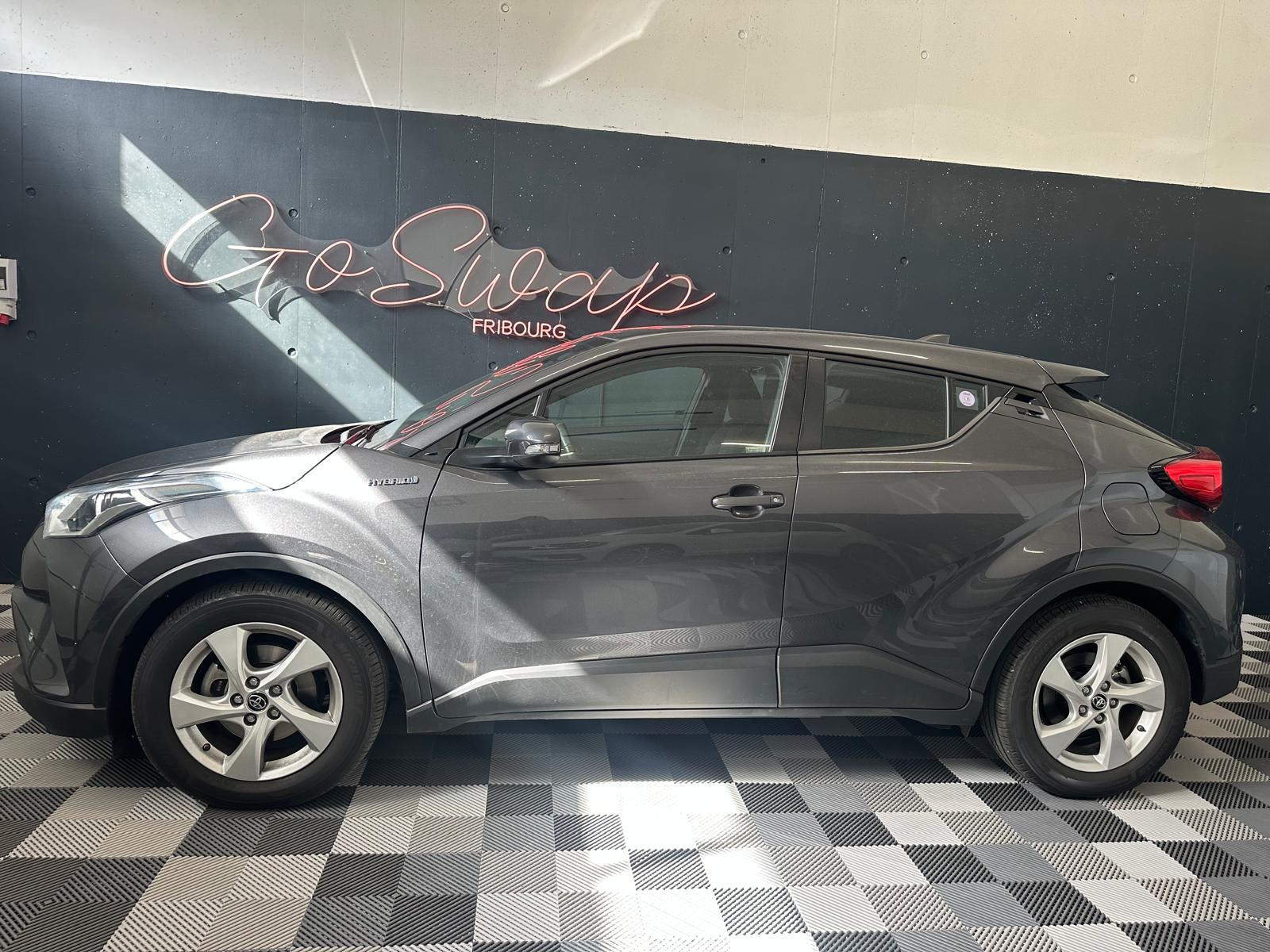 TOYOTA C-HR 1.8 HSD CVT Premium-image-2
