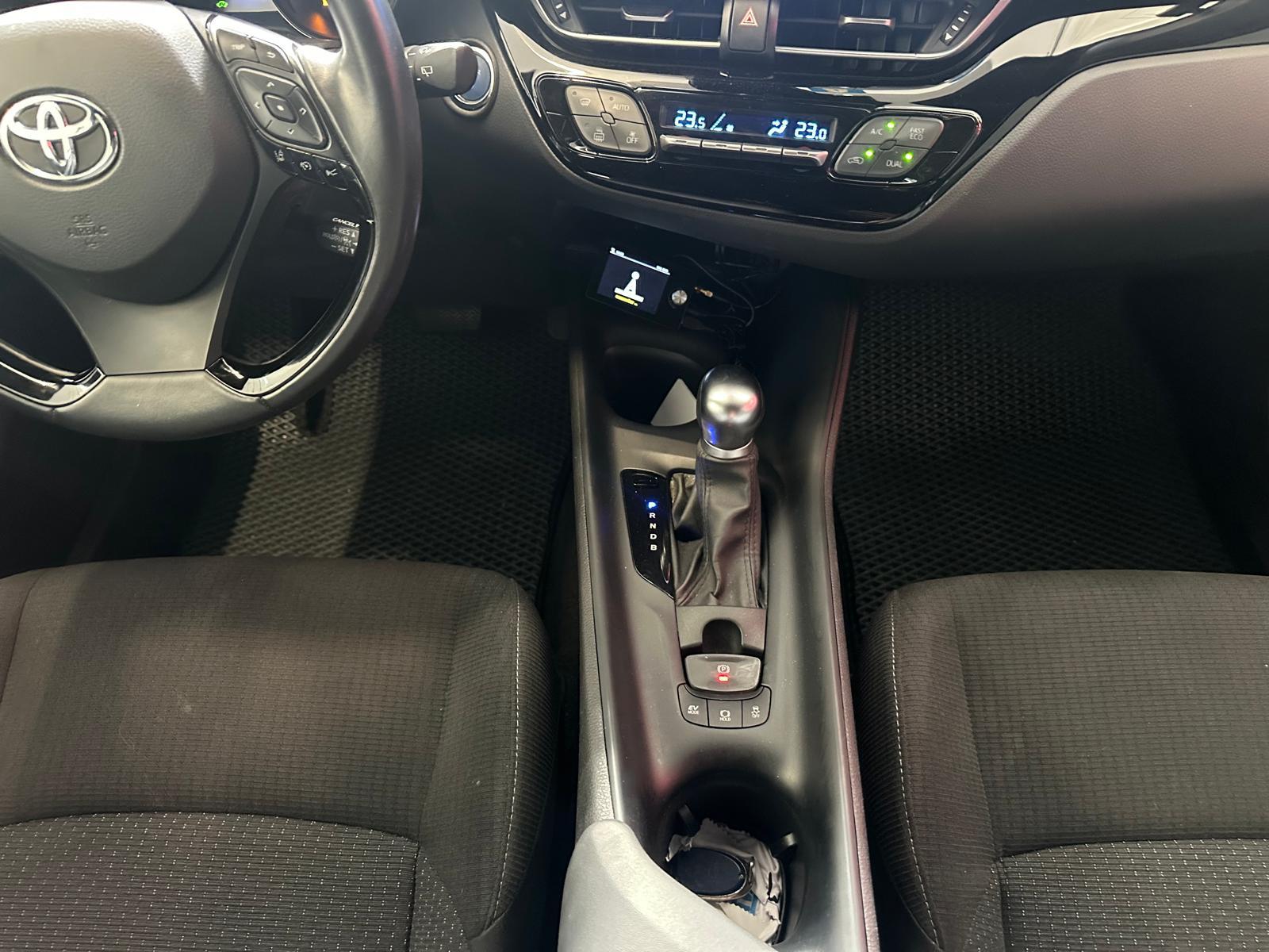 TOYOTA C-HR 1.8 HSD CVT Premium-image-15