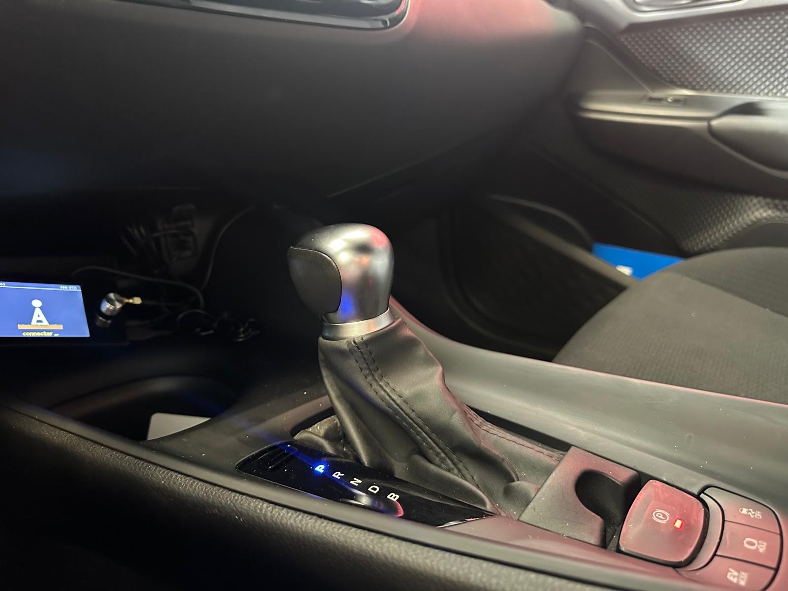 TOYOTA C-HR 1.8 HSD CVT Premium-image-24