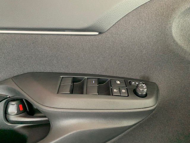 TOYOTA Yaris Cross 1.5 VVT-i HSD Premium AWD-i-image-14