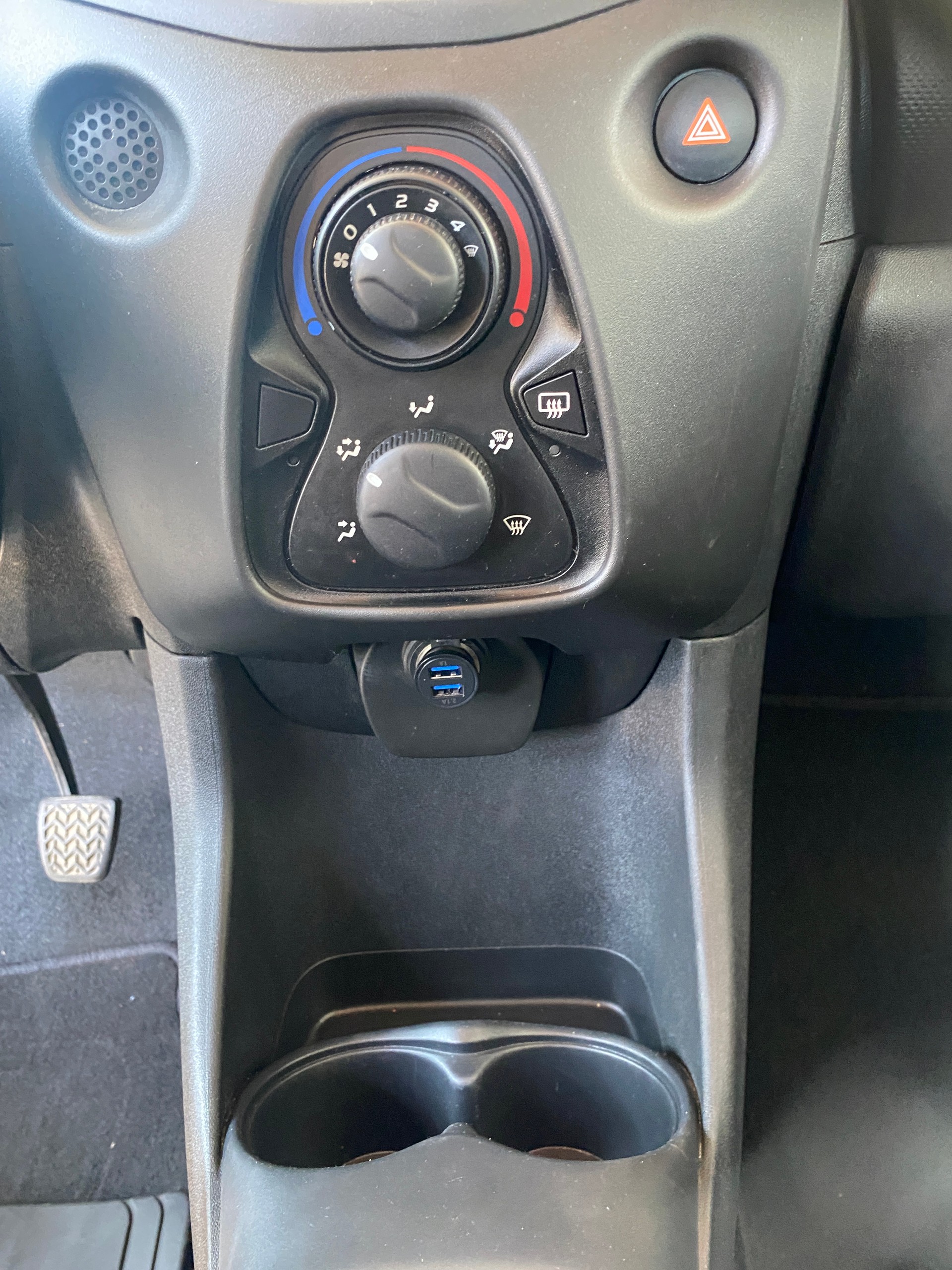 PEUGEOT 108 1.0 VTi Access-image-8