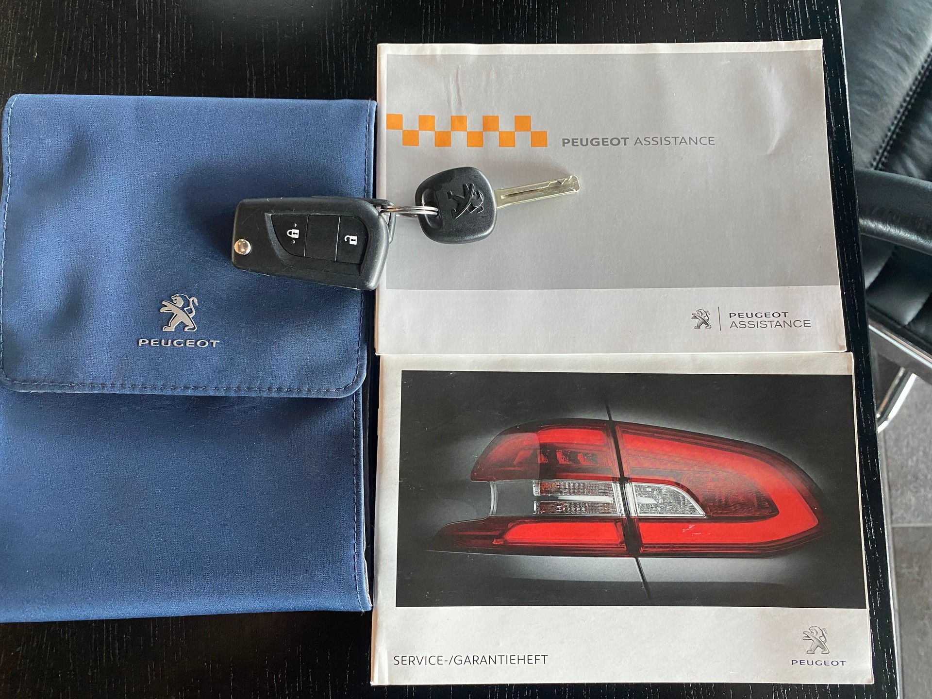 PEUGEOT 108 1.0 VTi Access-image-10