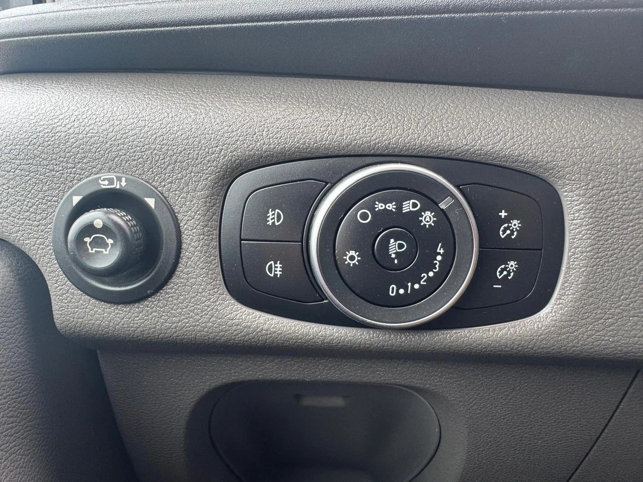 FORD Transit Van 350 L2 Trend 2.0 TDCi 130 4WD mit Anhängerkupplung-image-14