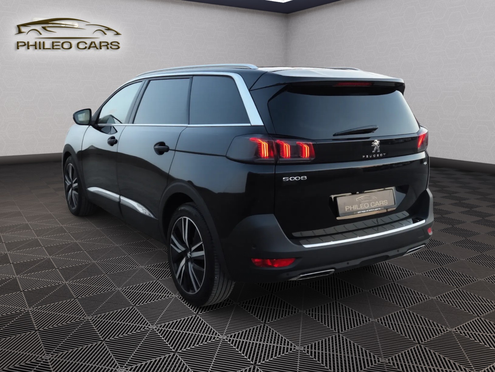 PEUGEOT 5008 1.5 BlueHDi GT Pack EAT8-image-6