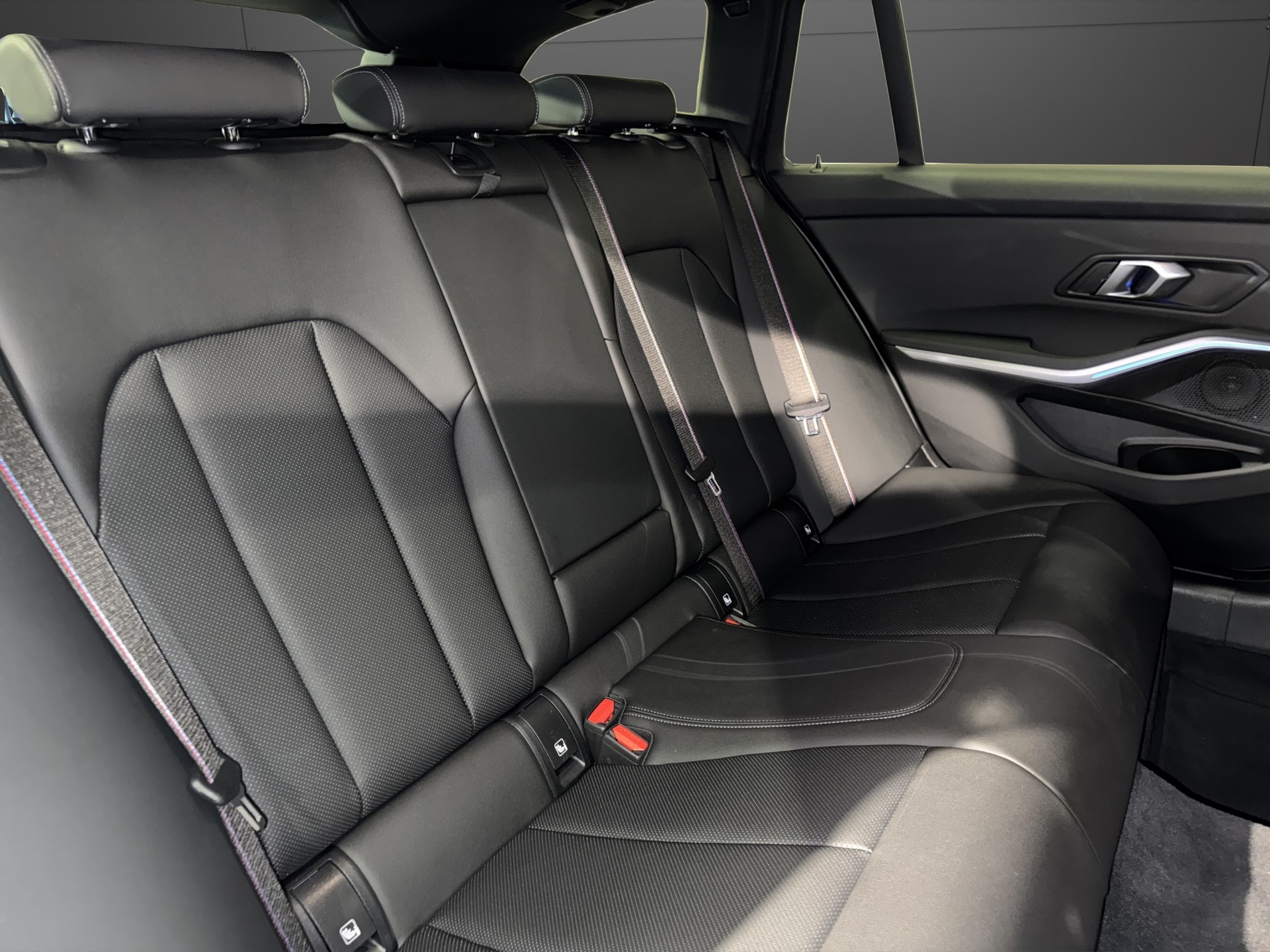 BMW 330e xDrive Touring M Sport-image-17