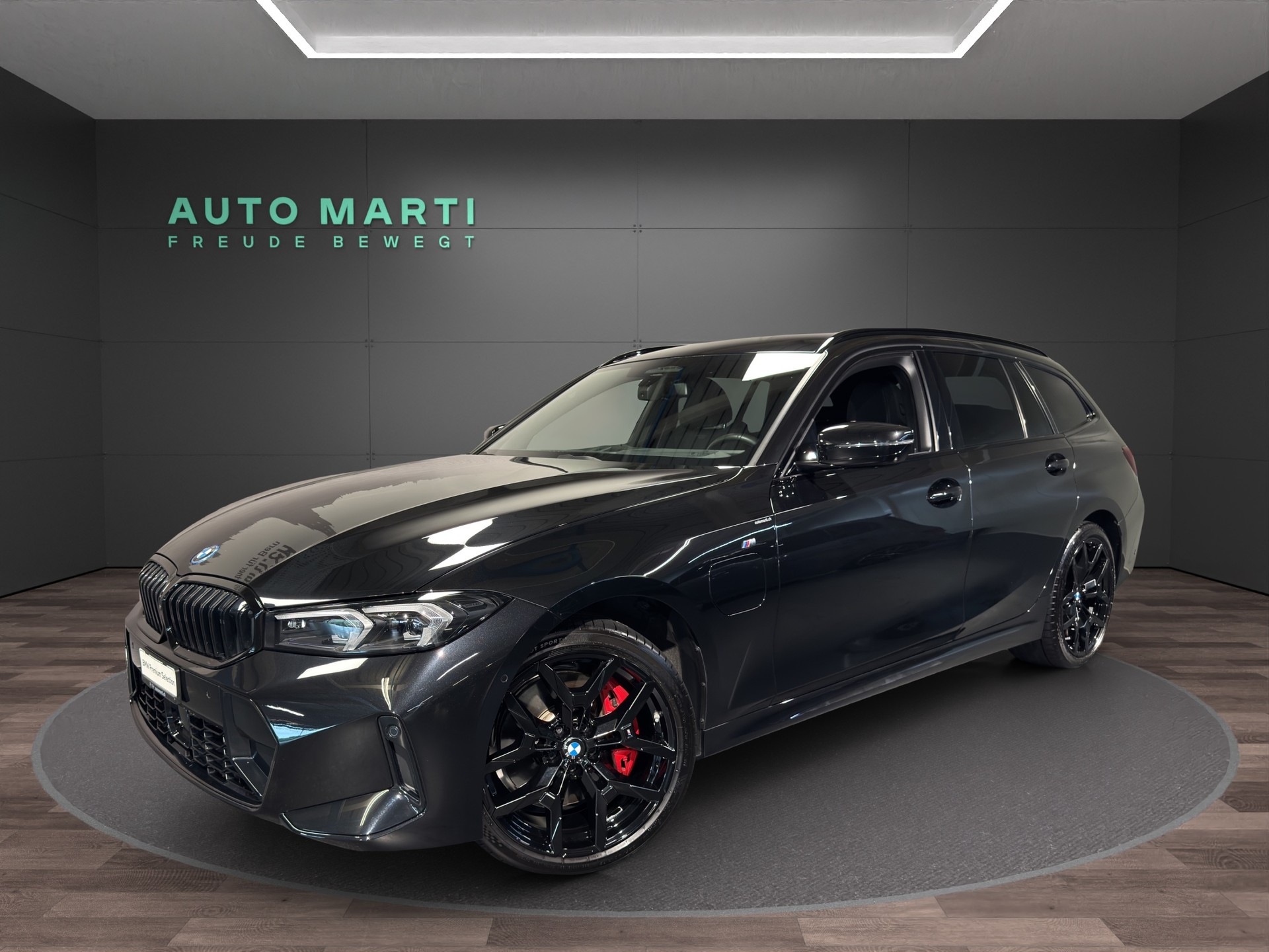 BMW 330e xDrive Touring M Sport-image-0
