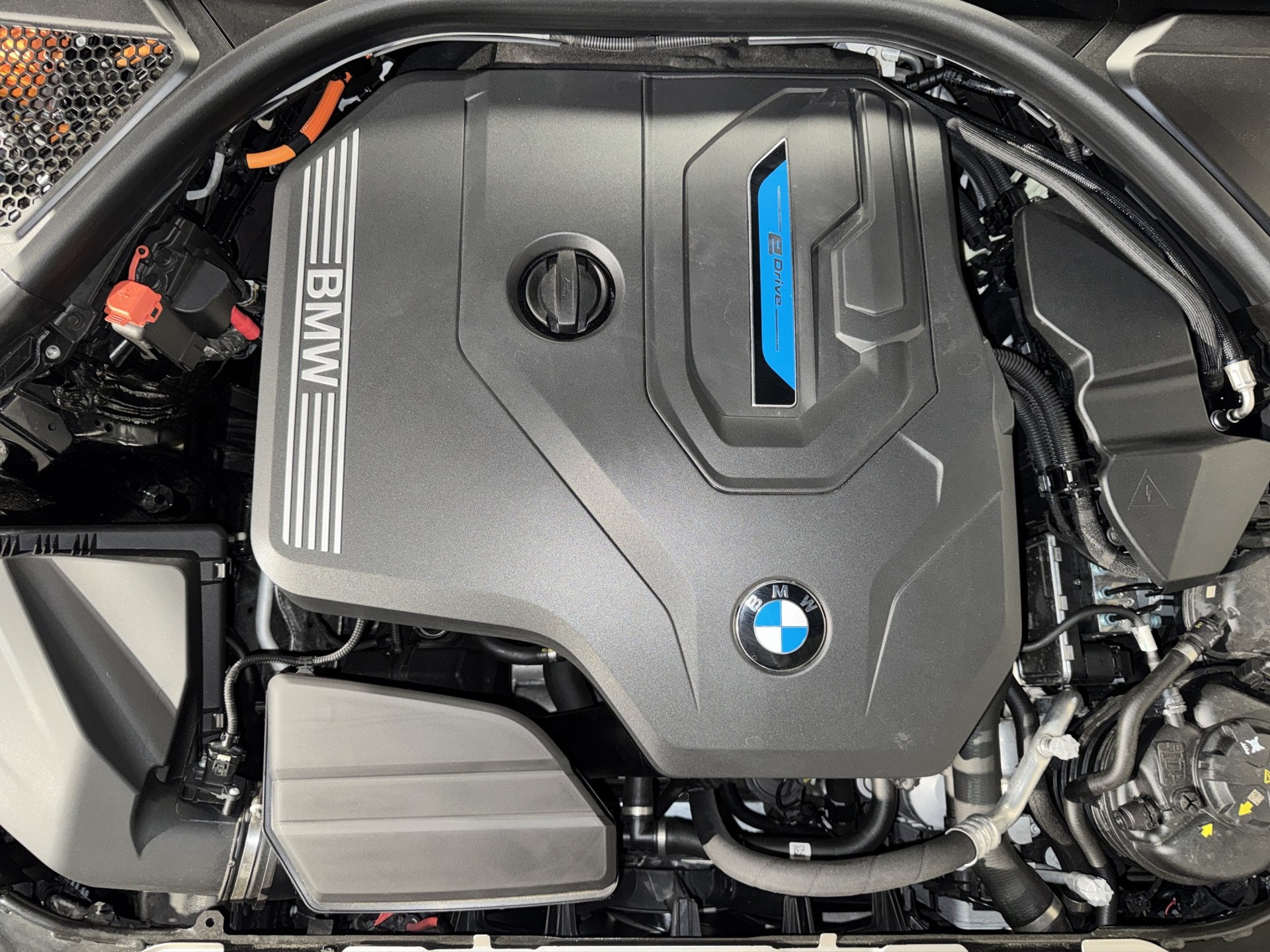 BMW 330e xDrive Touring M Sport-image-22