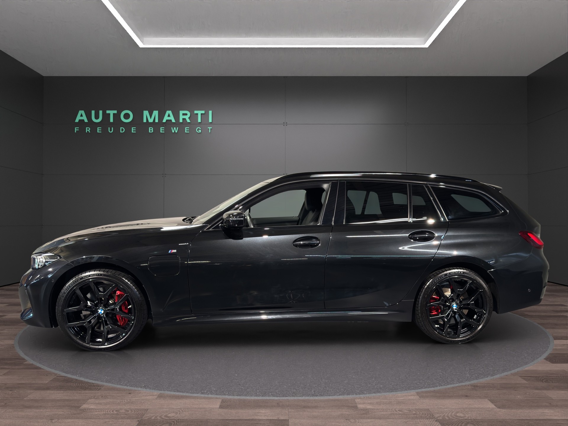 BMW 330e xDrive Touring M Sport-image-2