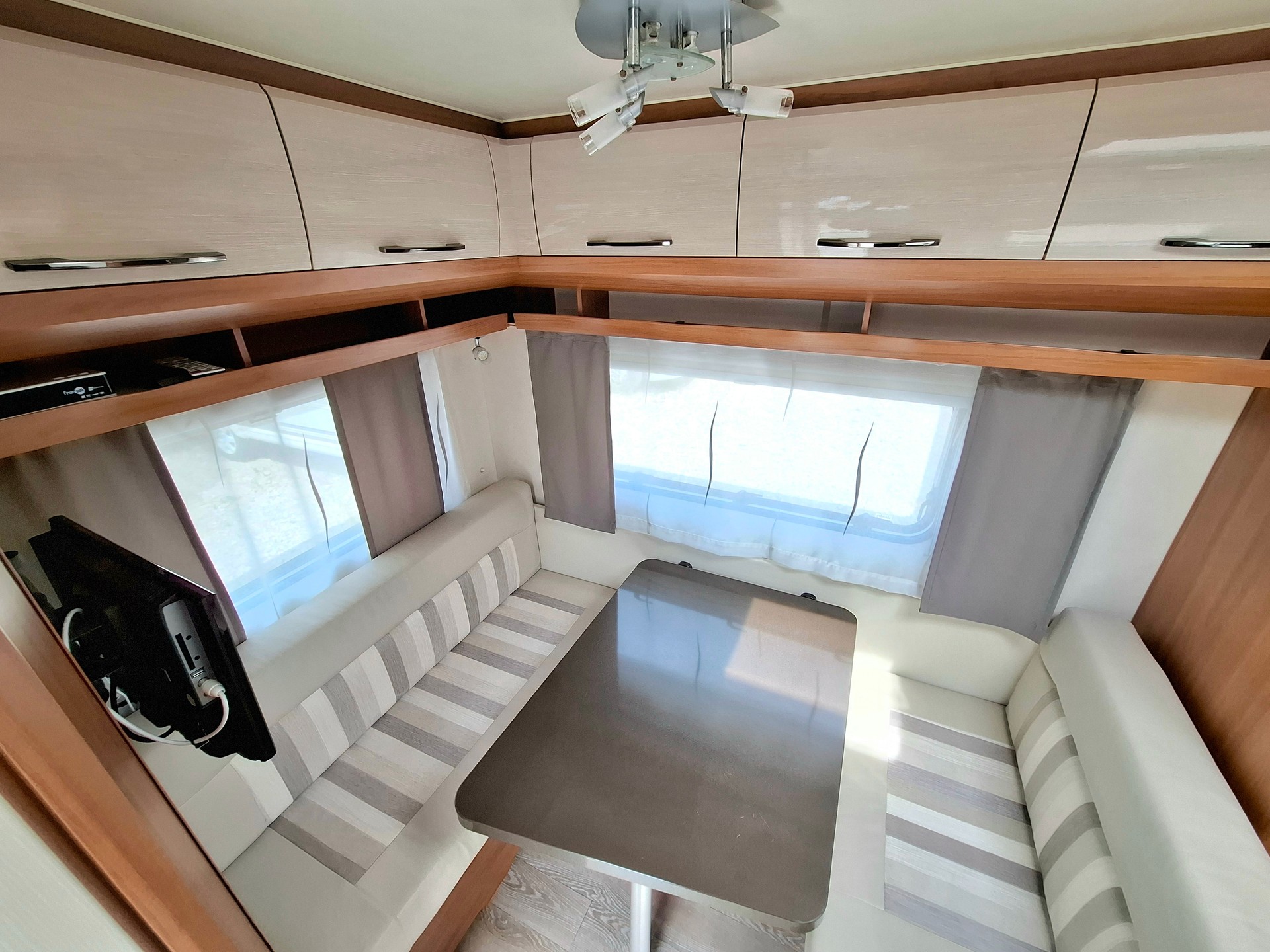 HOBBY 390 On Tour - Mover, Markise, TV, etc.-image-8