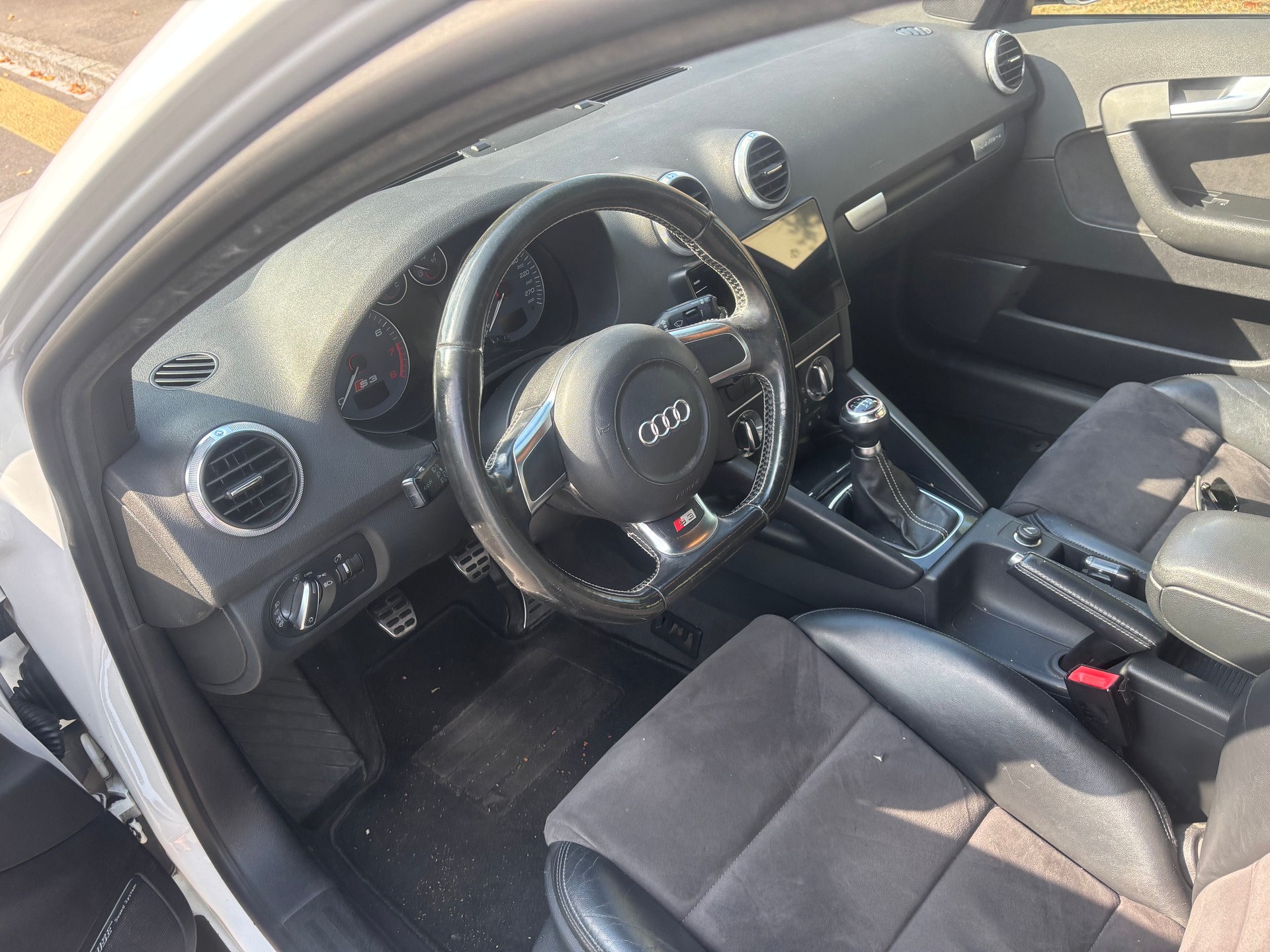 AUDI S3 Sportback 2.0 TFSI quattro-image-5